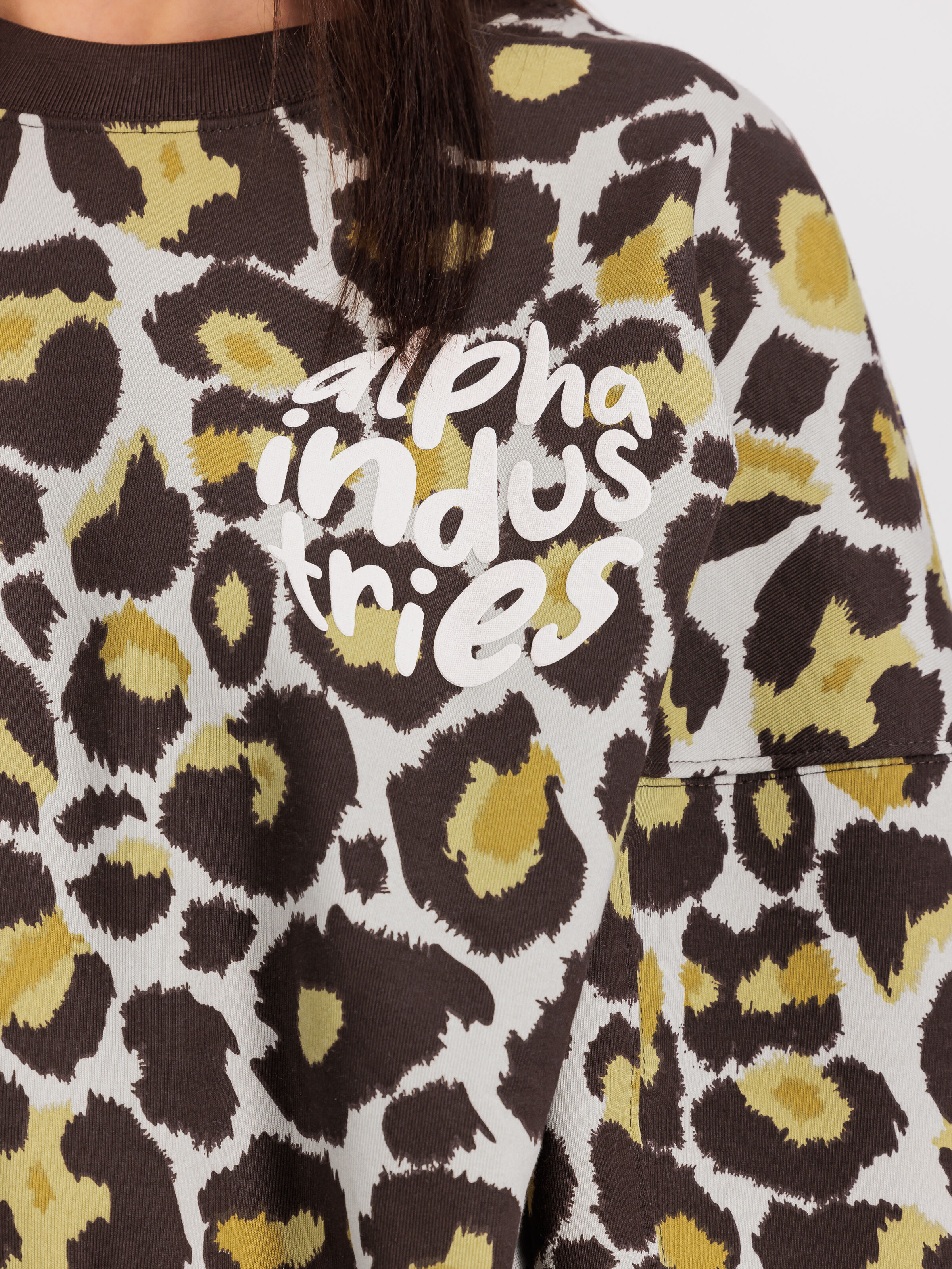 Logo Camo Sweatshirt Women olive leo camo 148030C_732_3_detail_00001_103641