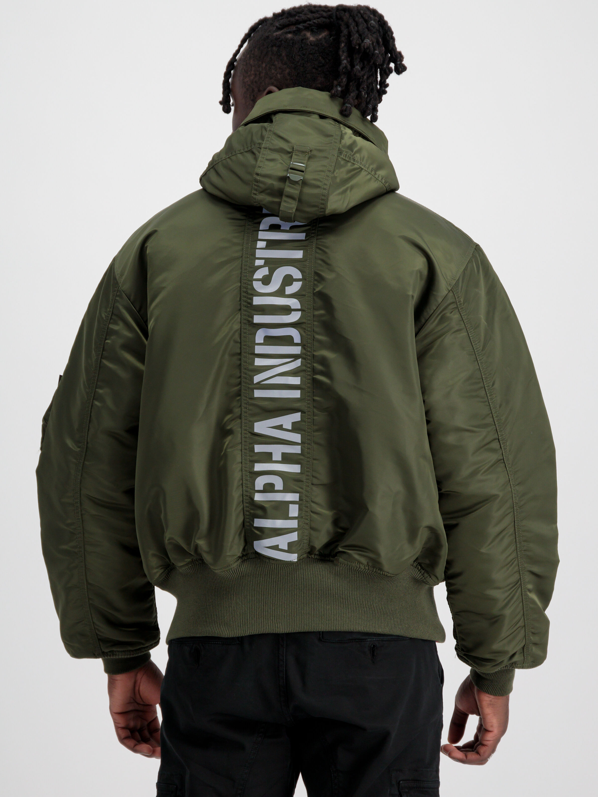 45/P Hooded Custom Bomber Jacket dark green 113145_257_alpha_industries_45p_hooded_custom_007_183138