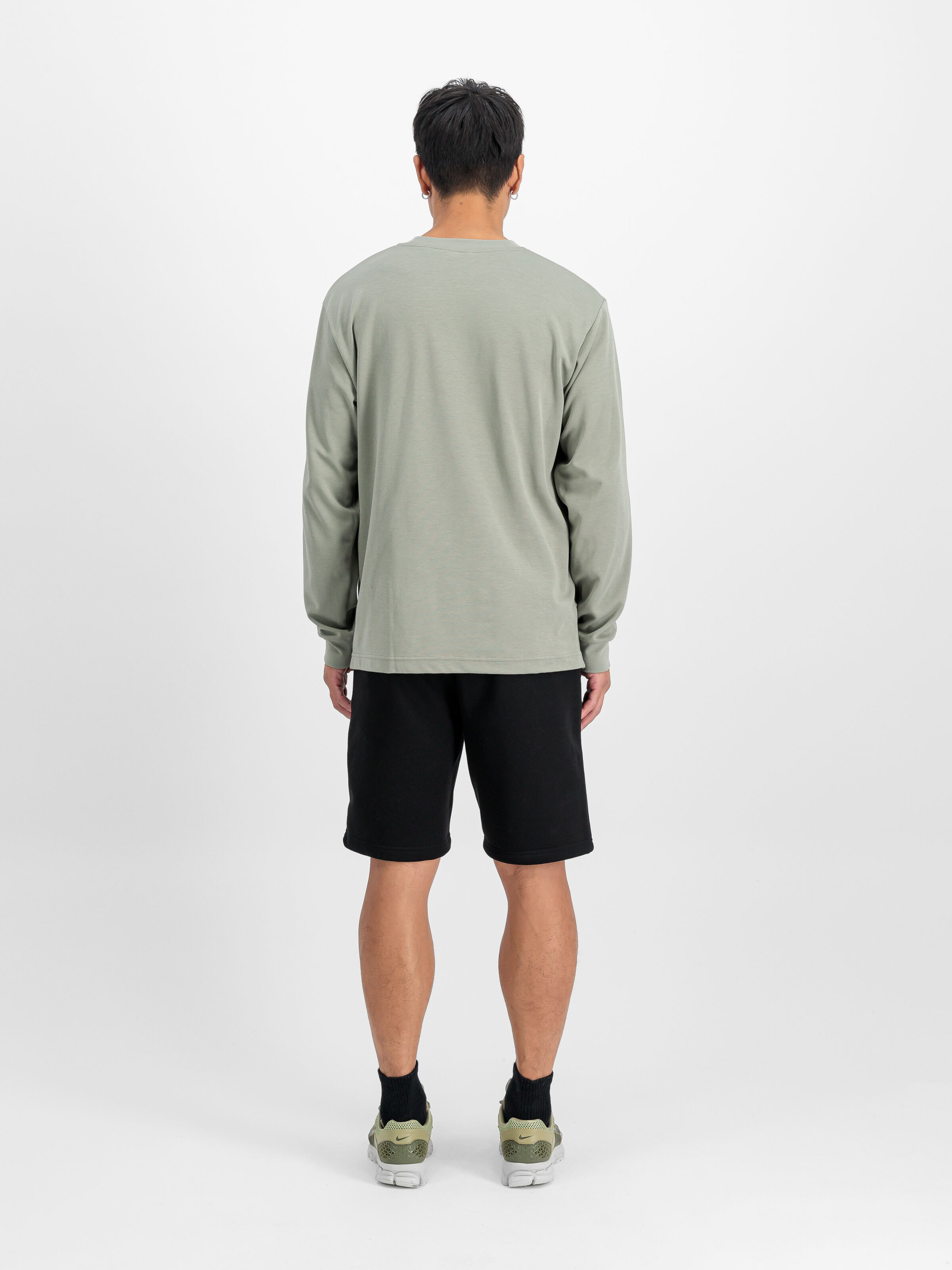 Basic Small Logo II Short black 156367_03_2_model_00002_118189