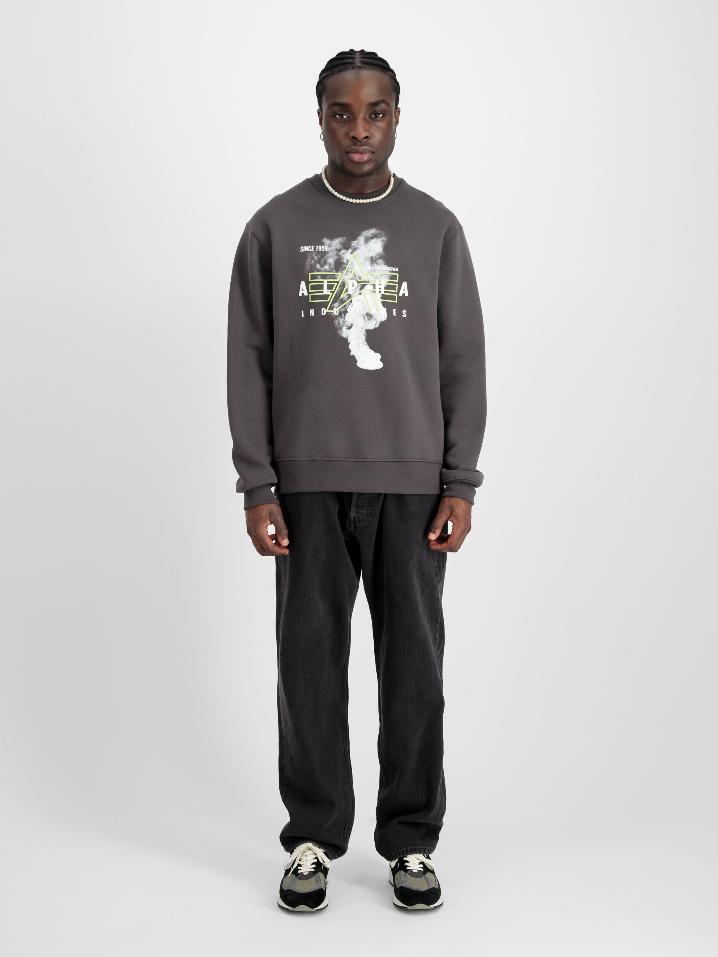 Smoke Logo Sweatshirt vintage grey 148308_684_2_model_00001_98621