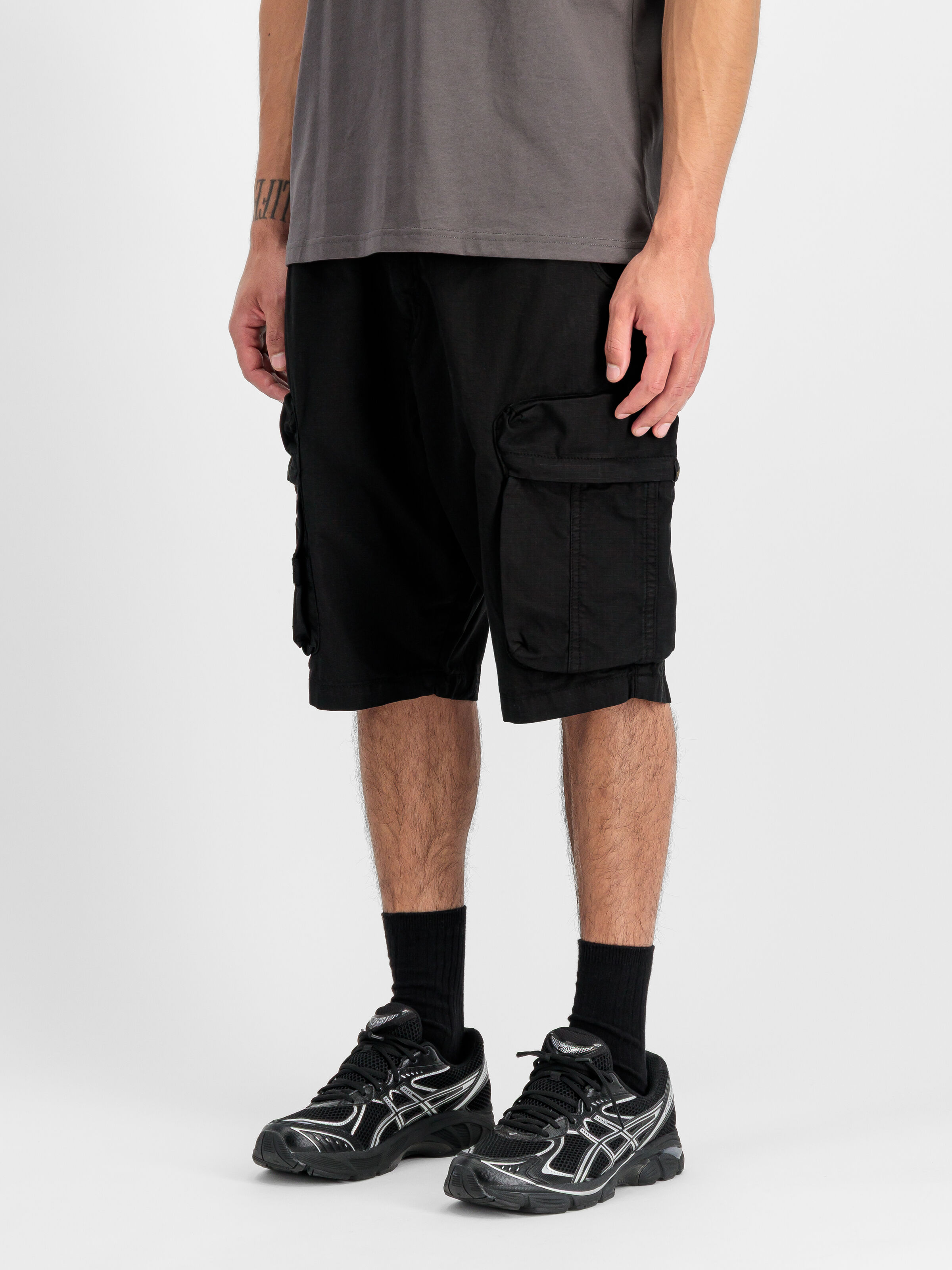 Manoeuvre Short black 266258_03_2_model_00002_214934.jpg