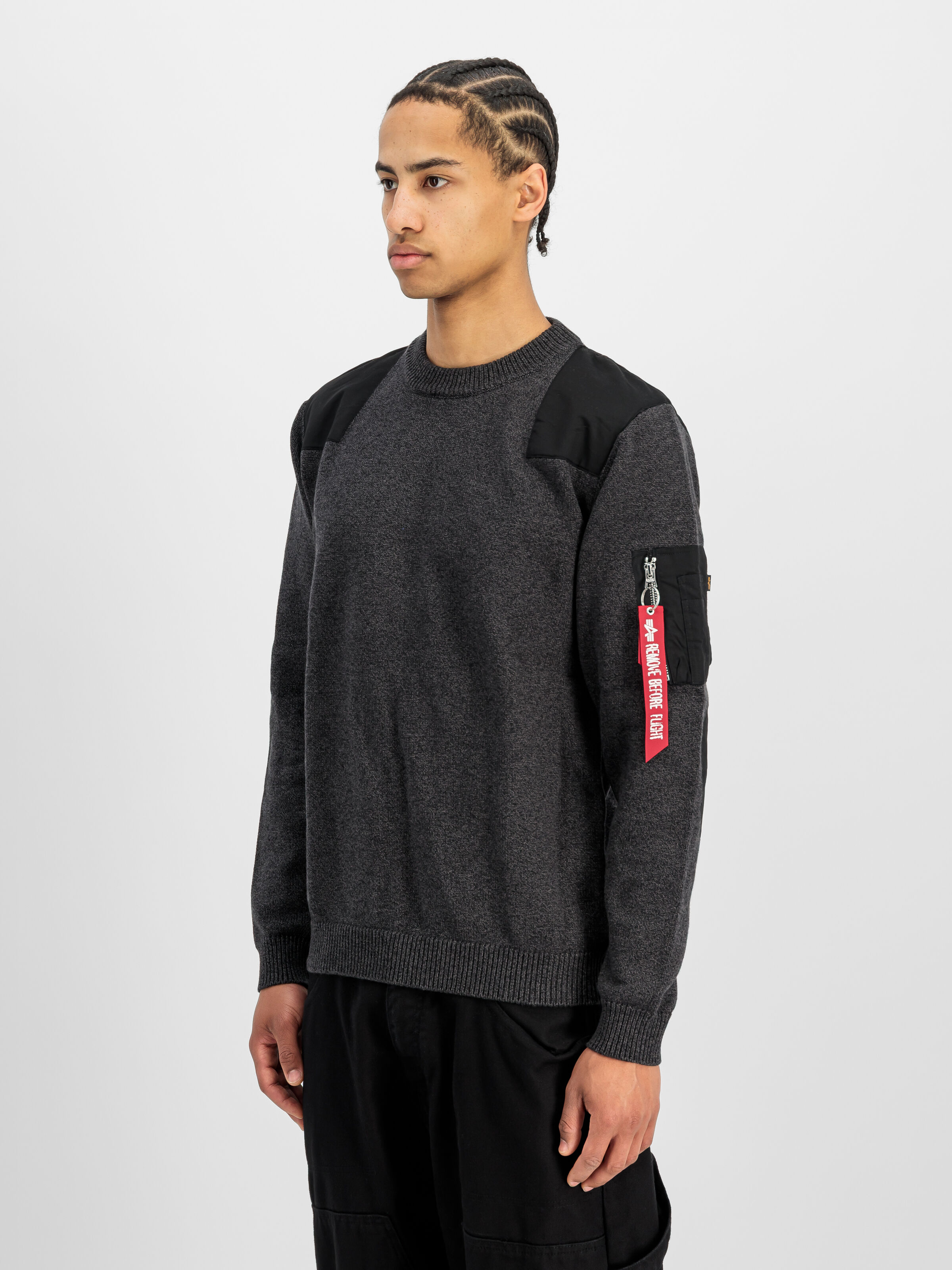 Knitted Utility Sweatshirt black 268401_03_2_model_00002_236526