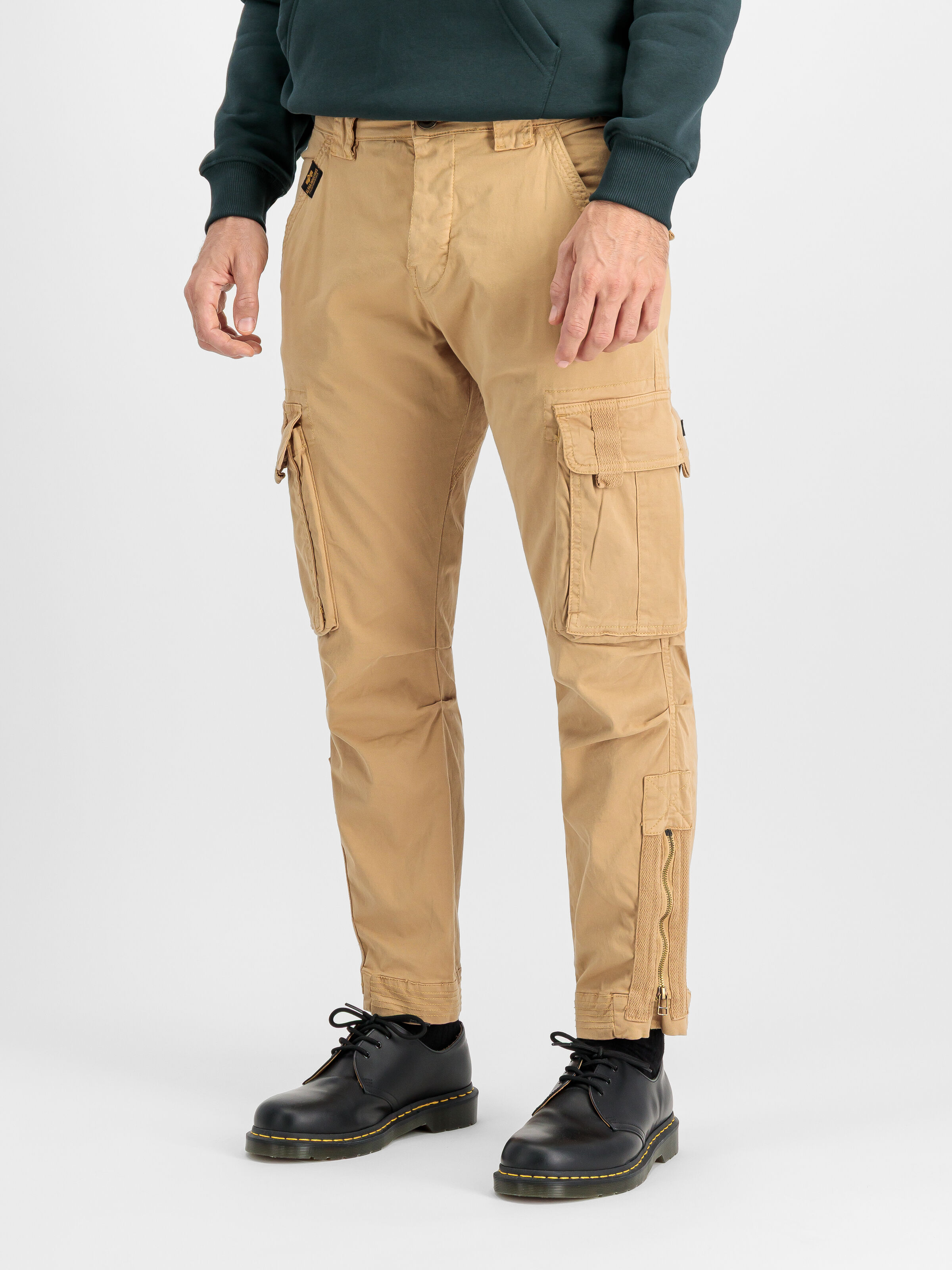 Task Force Pant sand 106203_14_2_model_00002_214429.jpg