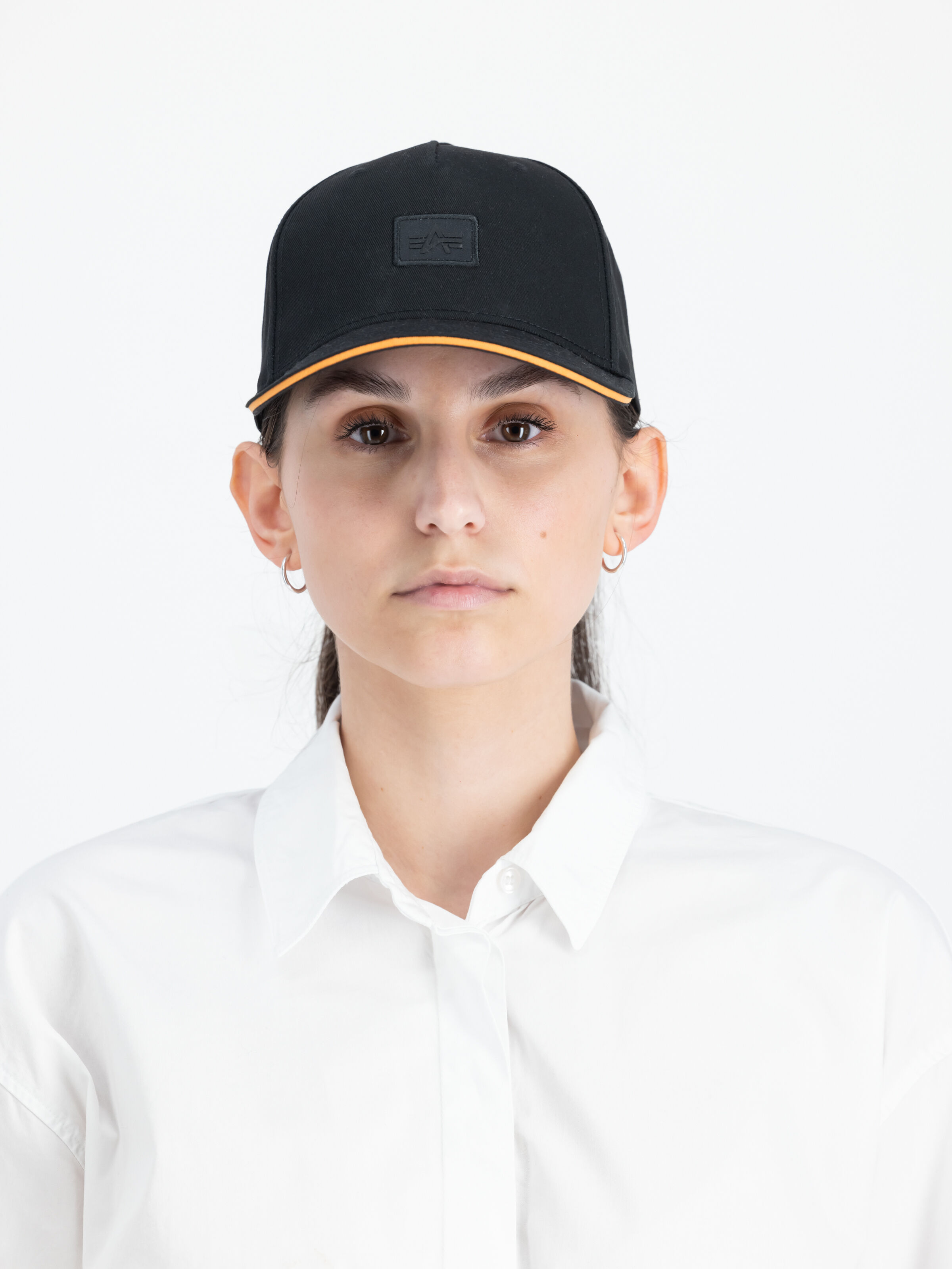 Alpha Essentials Rubber Logo Cap black 146900_03_2_model_00001_99580.jpg