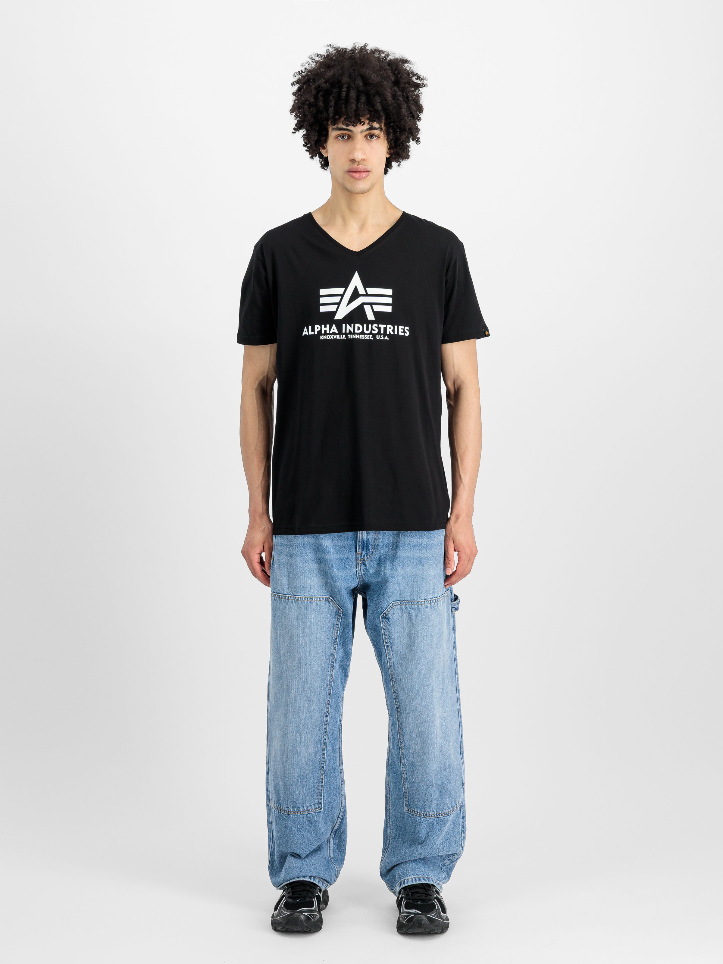 Basic Big Logo V-Neck T-Shirt black 106512_03_2_model_00001_157006