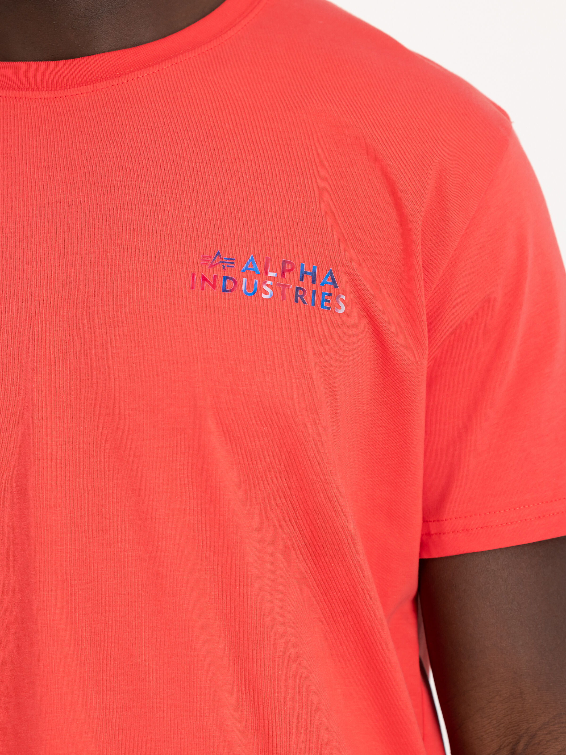 Holographic Small Logo T-Shirt radiant red 146514_711_00005_182864