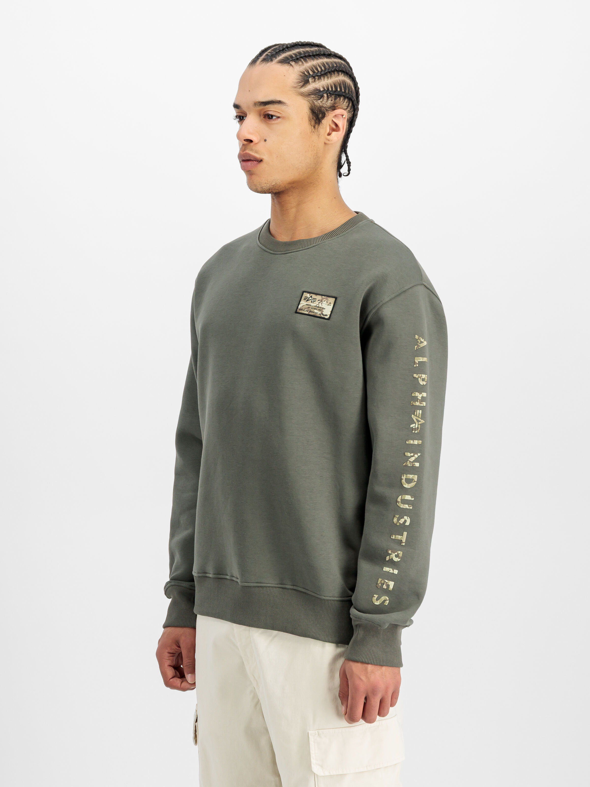 Camo Sleeve Sweatshirt dark olive 156306_142_2_model_00002_167167
