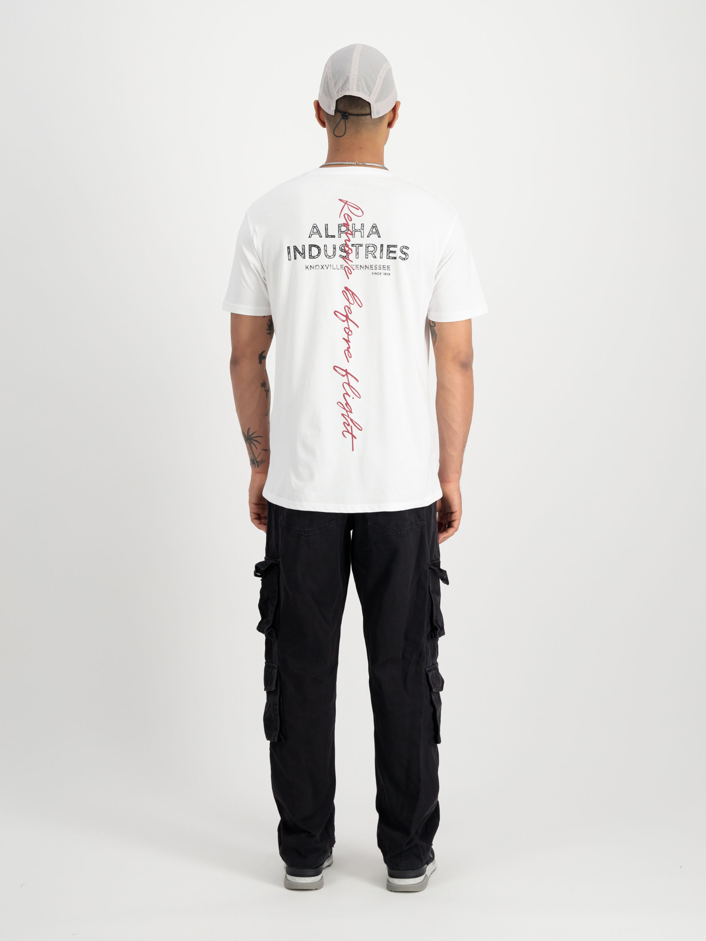 Signature Backprint T-Shirt white 148516_09_2_model_00002_98171