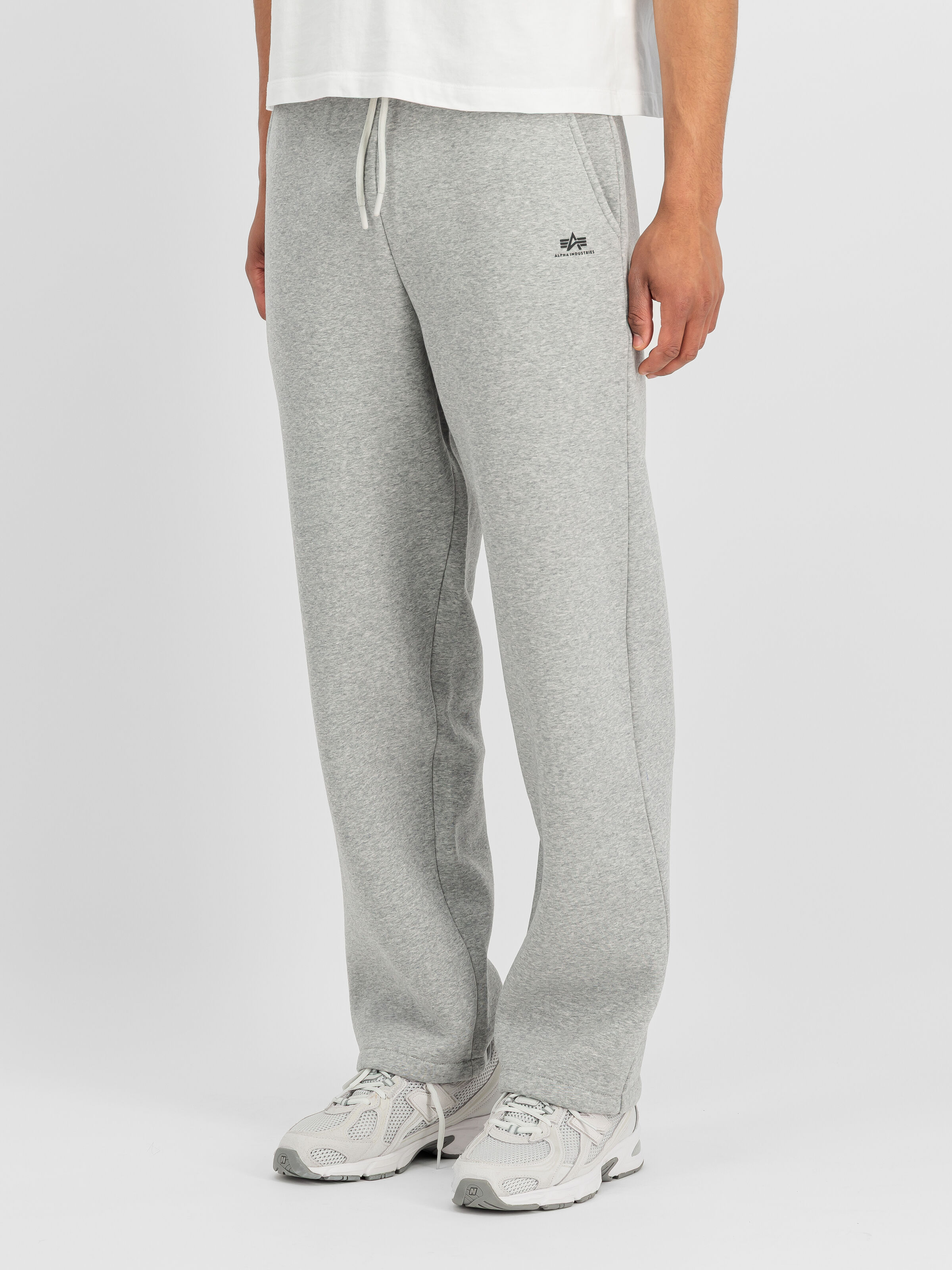 Basic Straight Leg Small Logo Jogger grey heather 268362_17_2_model_00002_236657.jpg