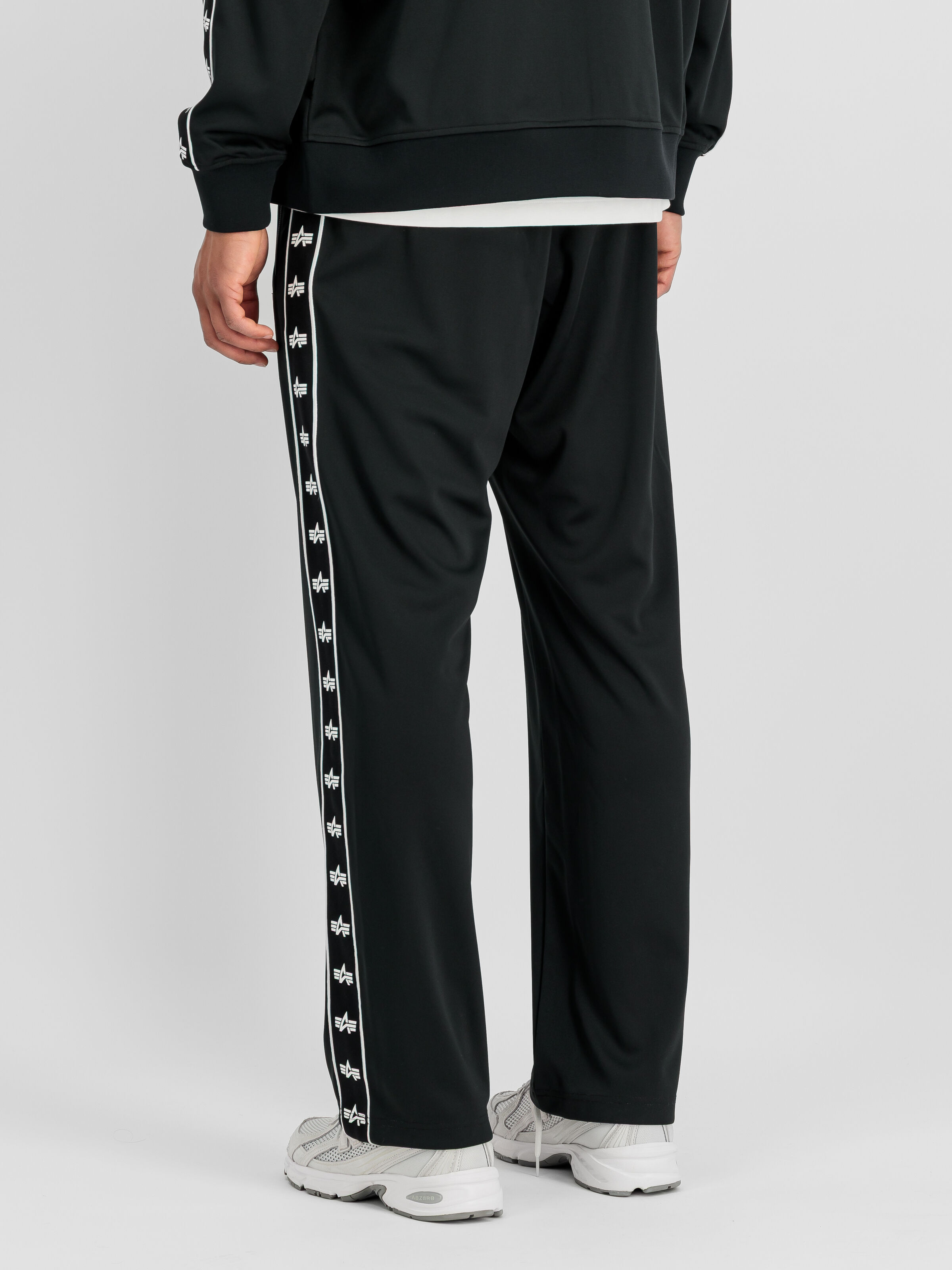 Track Tricot Pant black 268211_03_2_model_00003_236445
