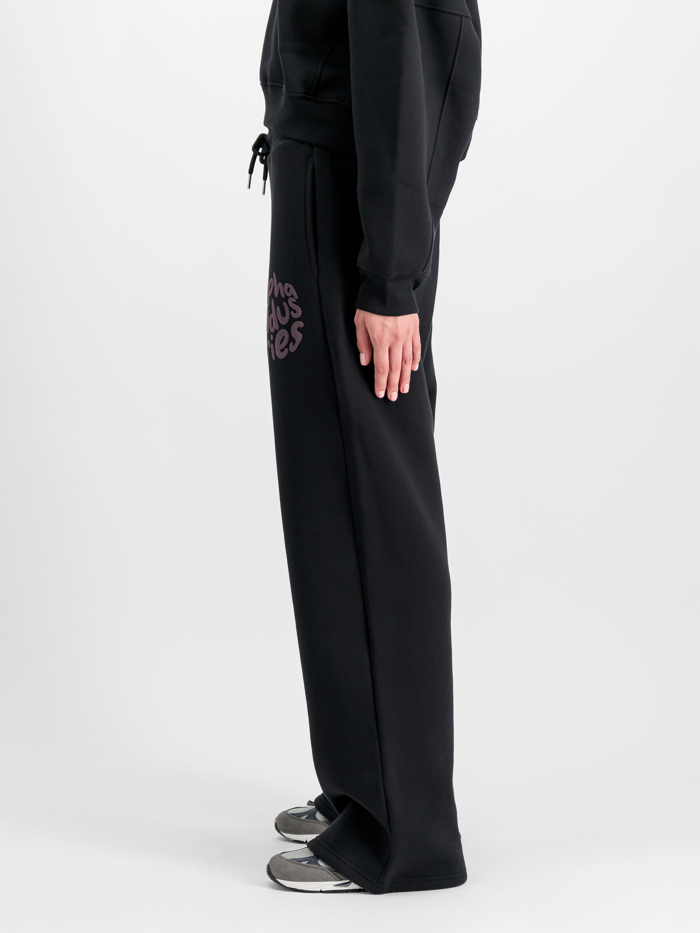 Logo Jogger Women black 148050_03_2_model_00004_103785