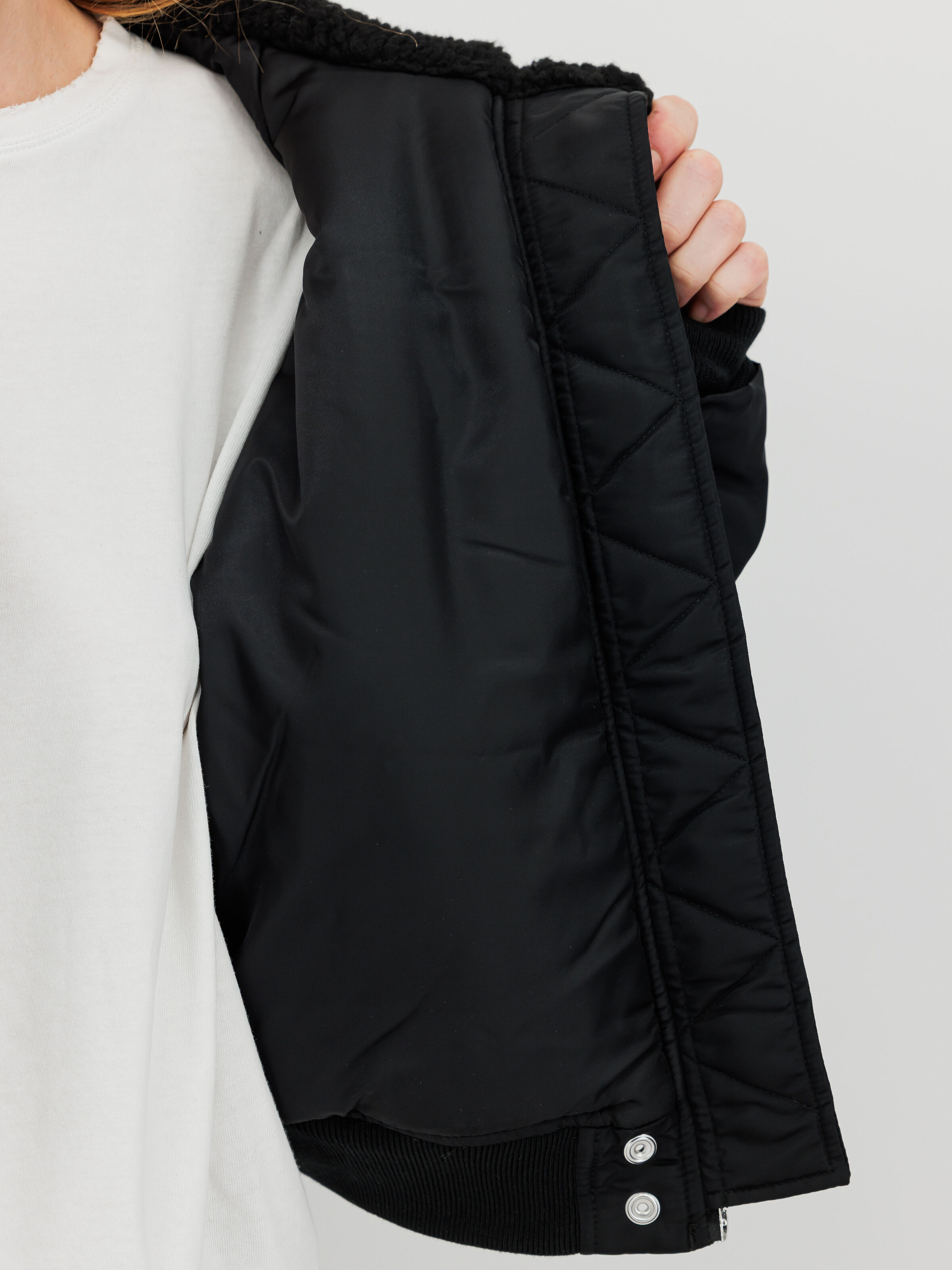N-2B Cropped Winter Jacket Women black 268001_03_3_detail_00002_245962