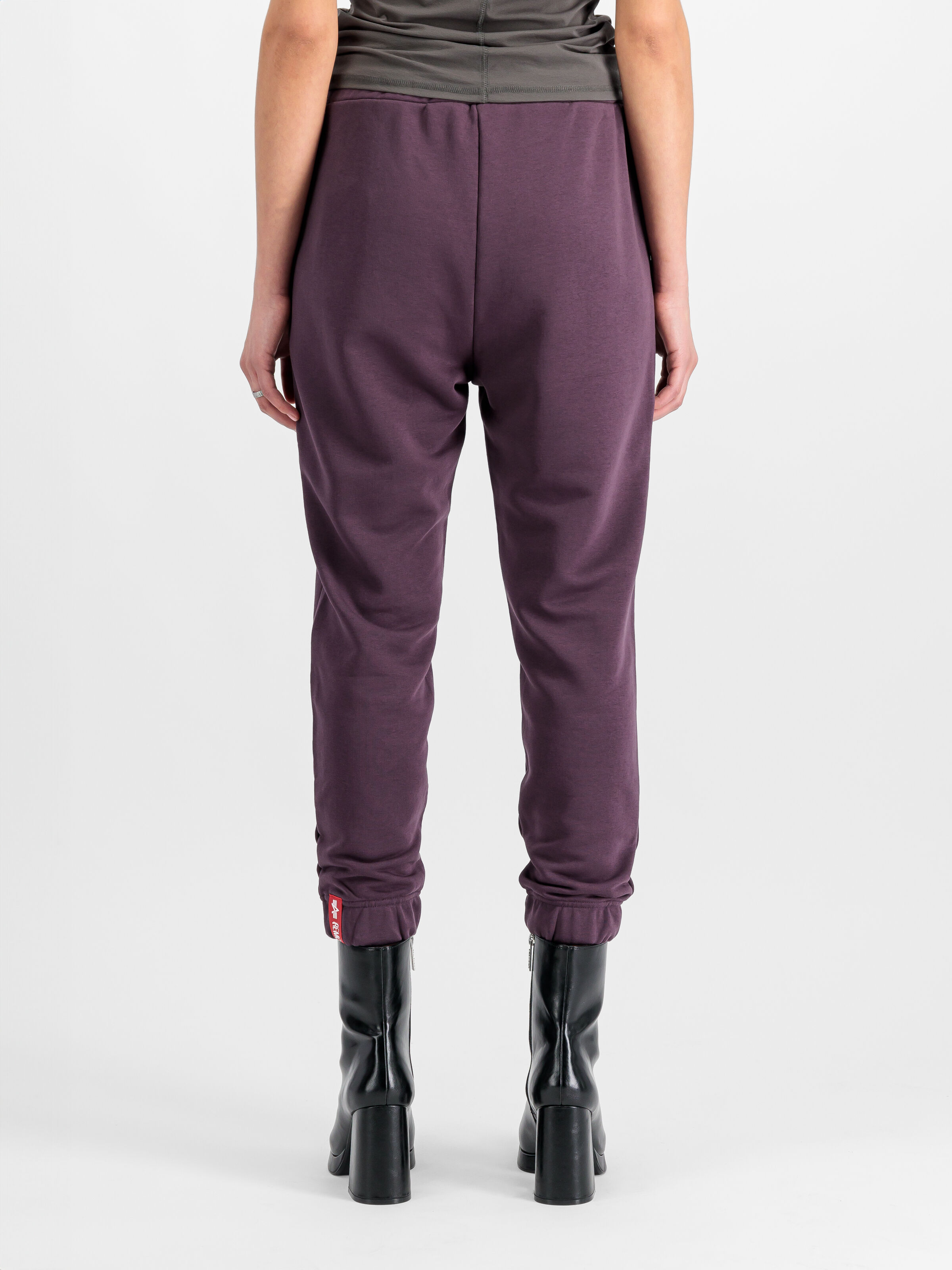 Basic Small Logo Jogger Women Plum 116051_719_2_model_00005_103801