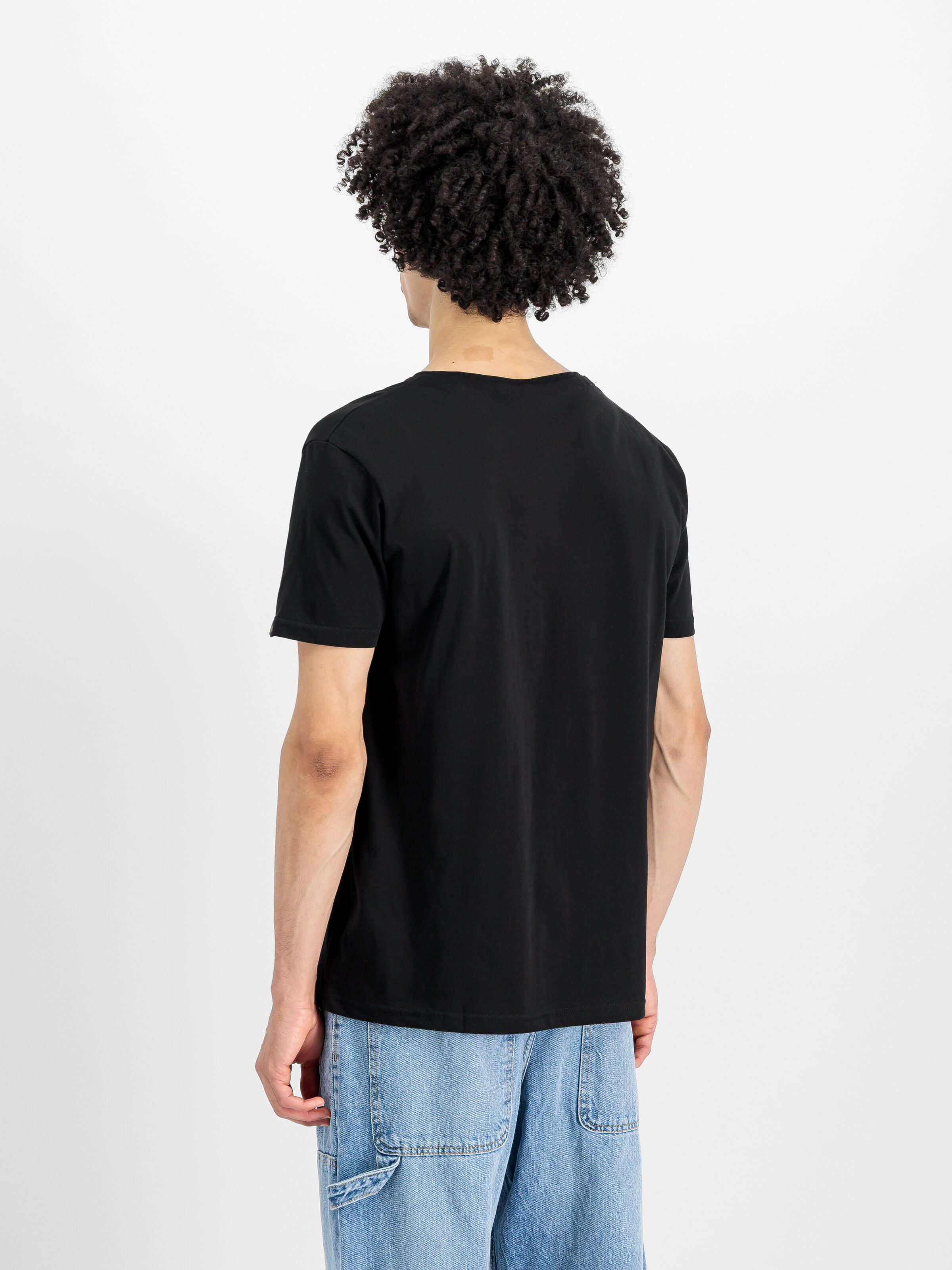 Basic Big Logo V-Neck T-Shirt black 106512_03_2_model_00003_157008