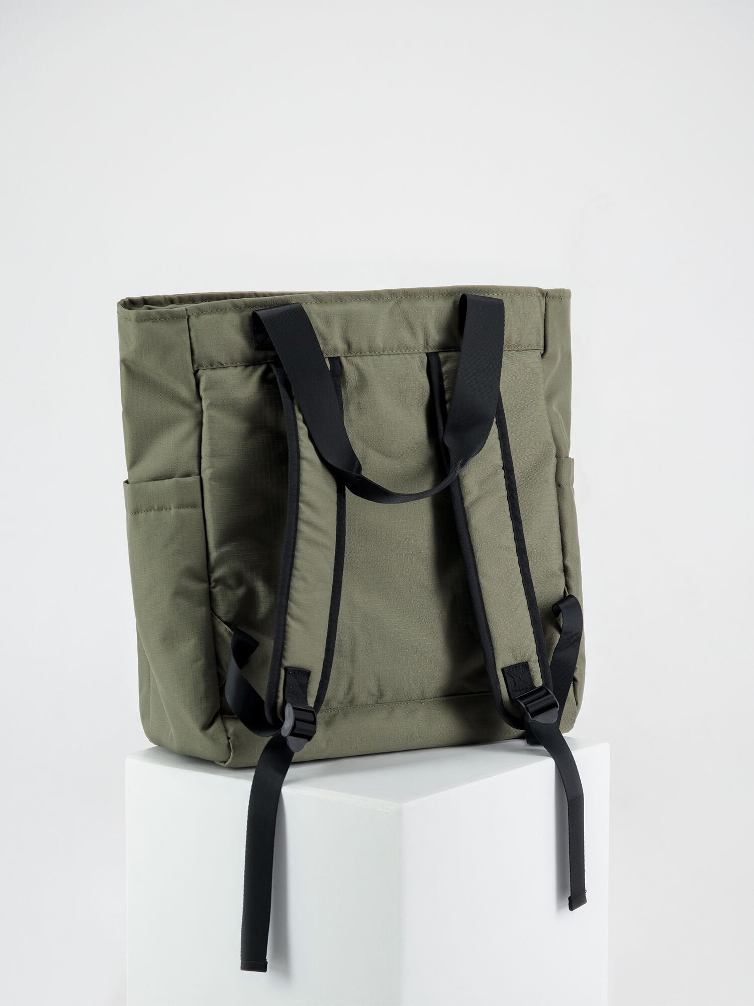 108946_01_alpha_industries_alpha_backpack_tote_bag_002_123446