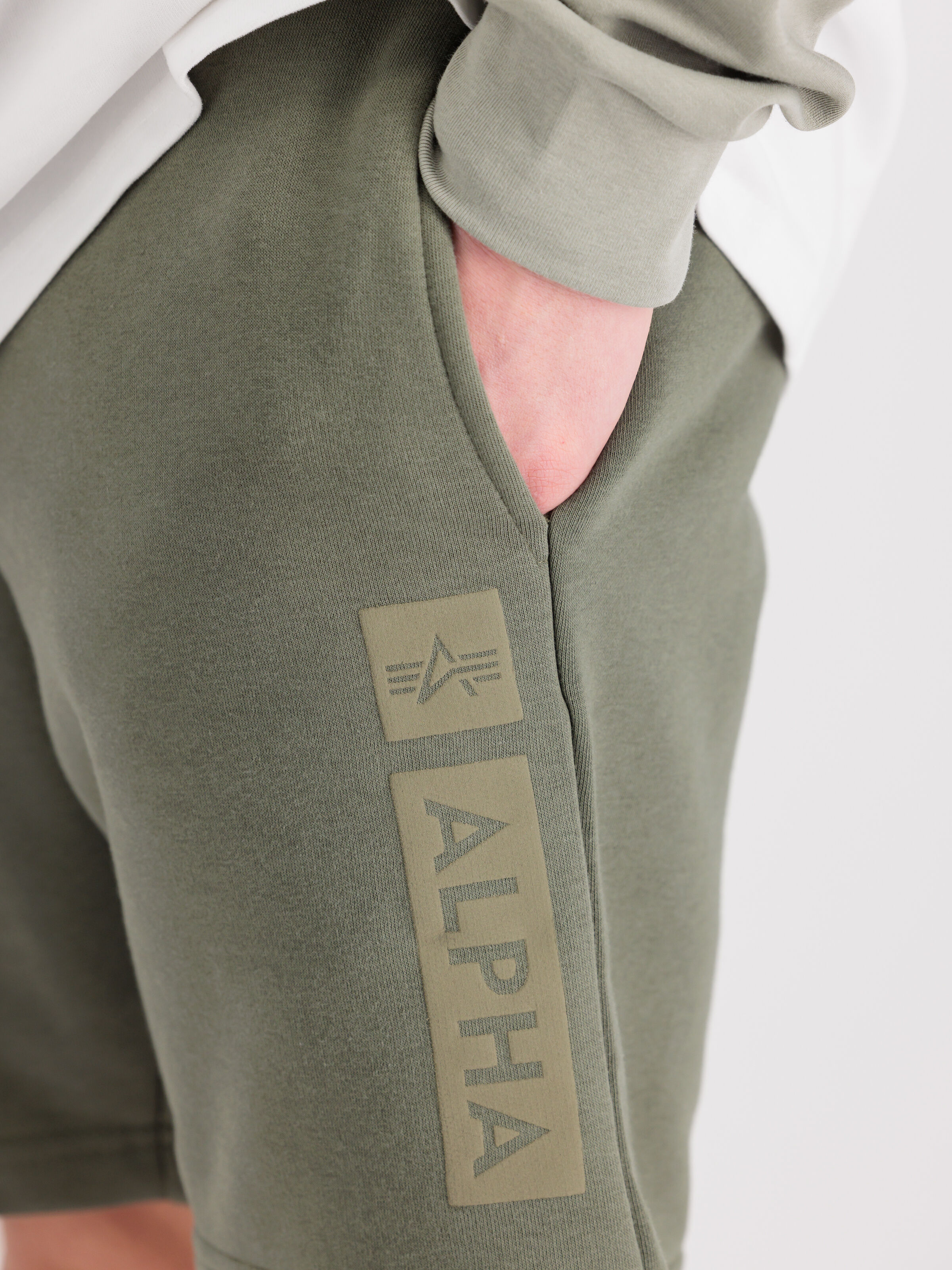 Alpha Puff Print Short dark olive 146365_142_3_detail_00001_149484