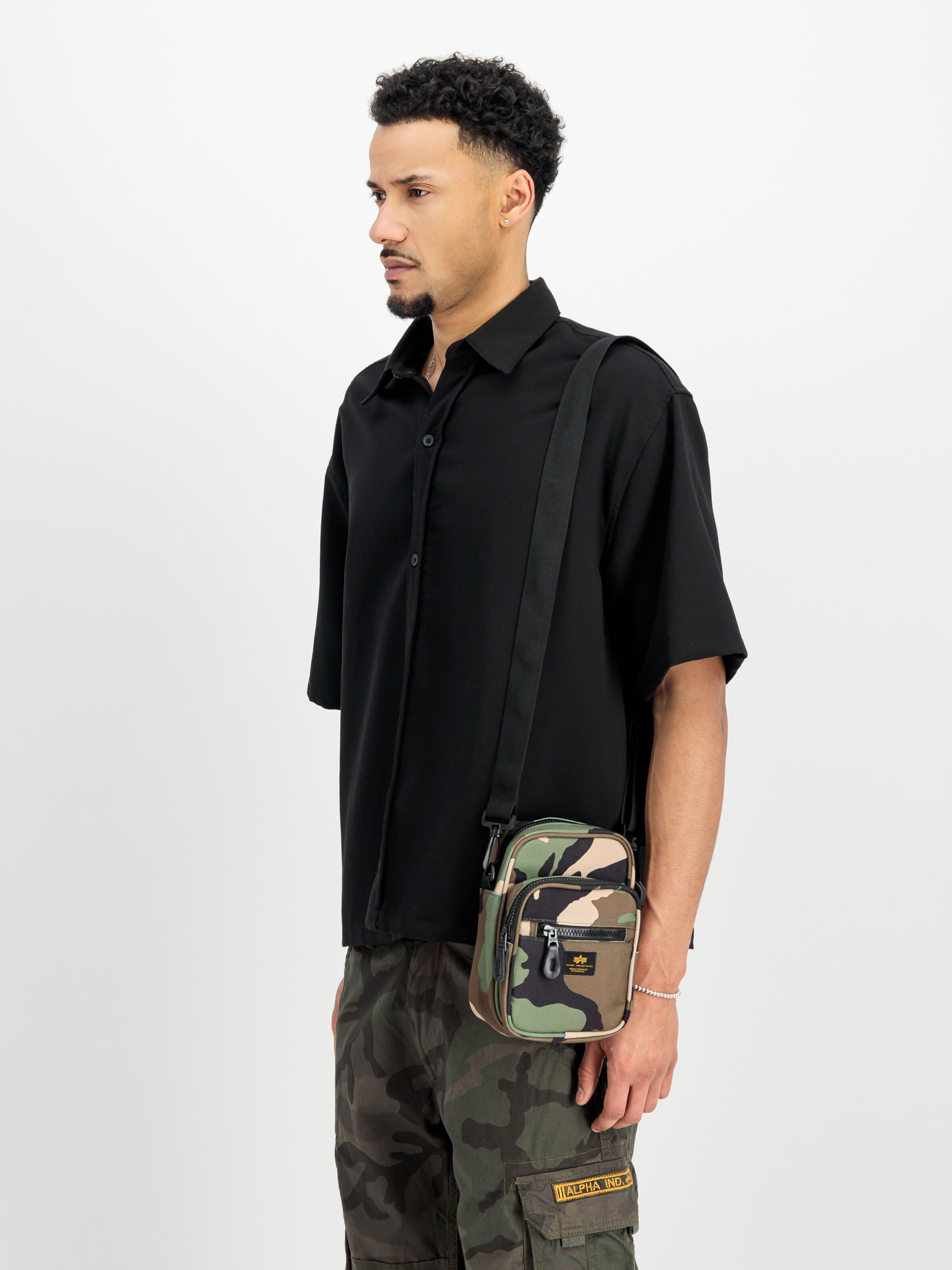Label Messenger Small Bag wdl camo 65 156941_408_2_model_00001_153123