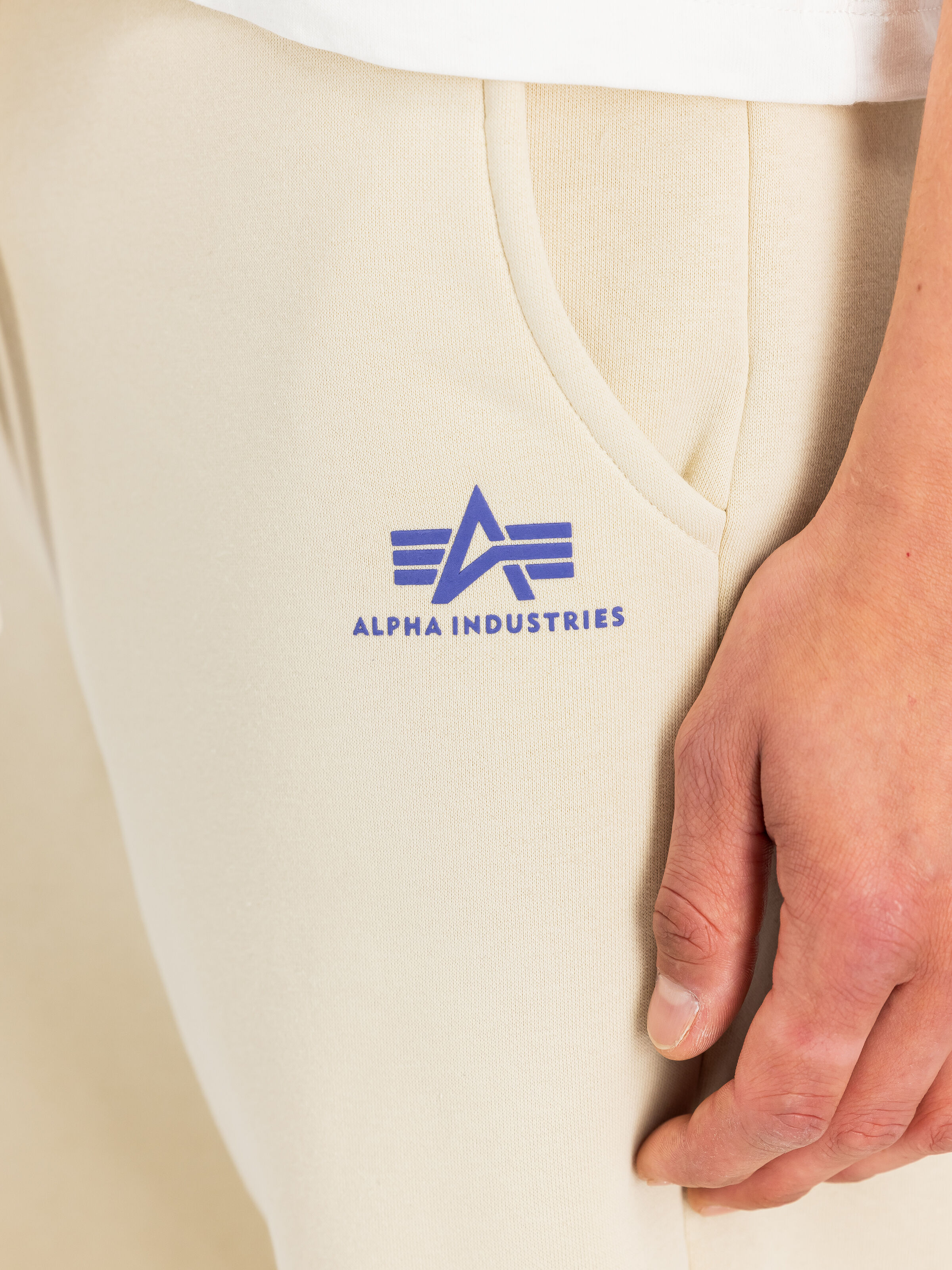 Basic Small Logo II Jogger vintage white 156370_300_3_detail_00001_190007