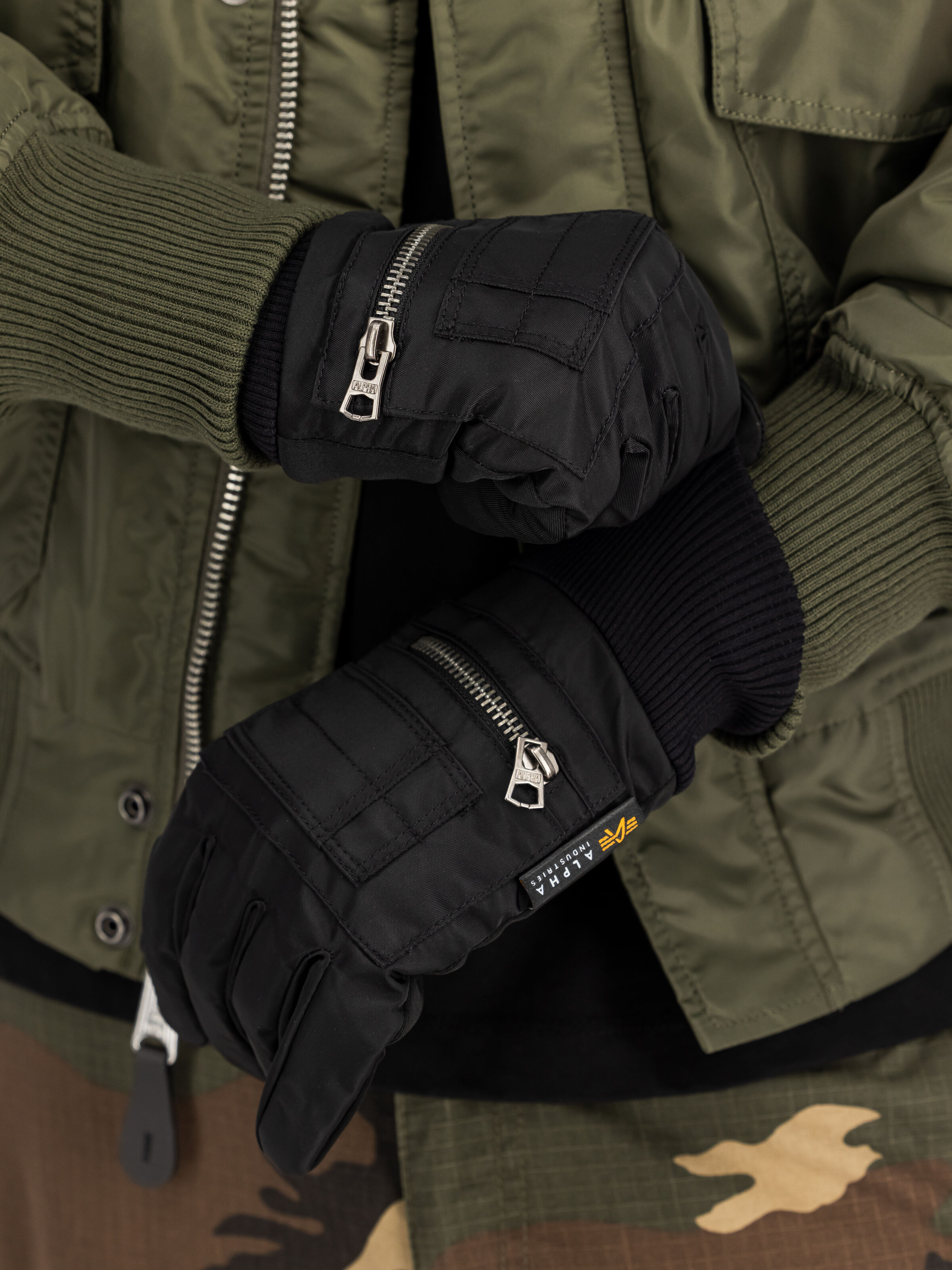MA-1 Gloves black 268914_03_2_model_00001_247746