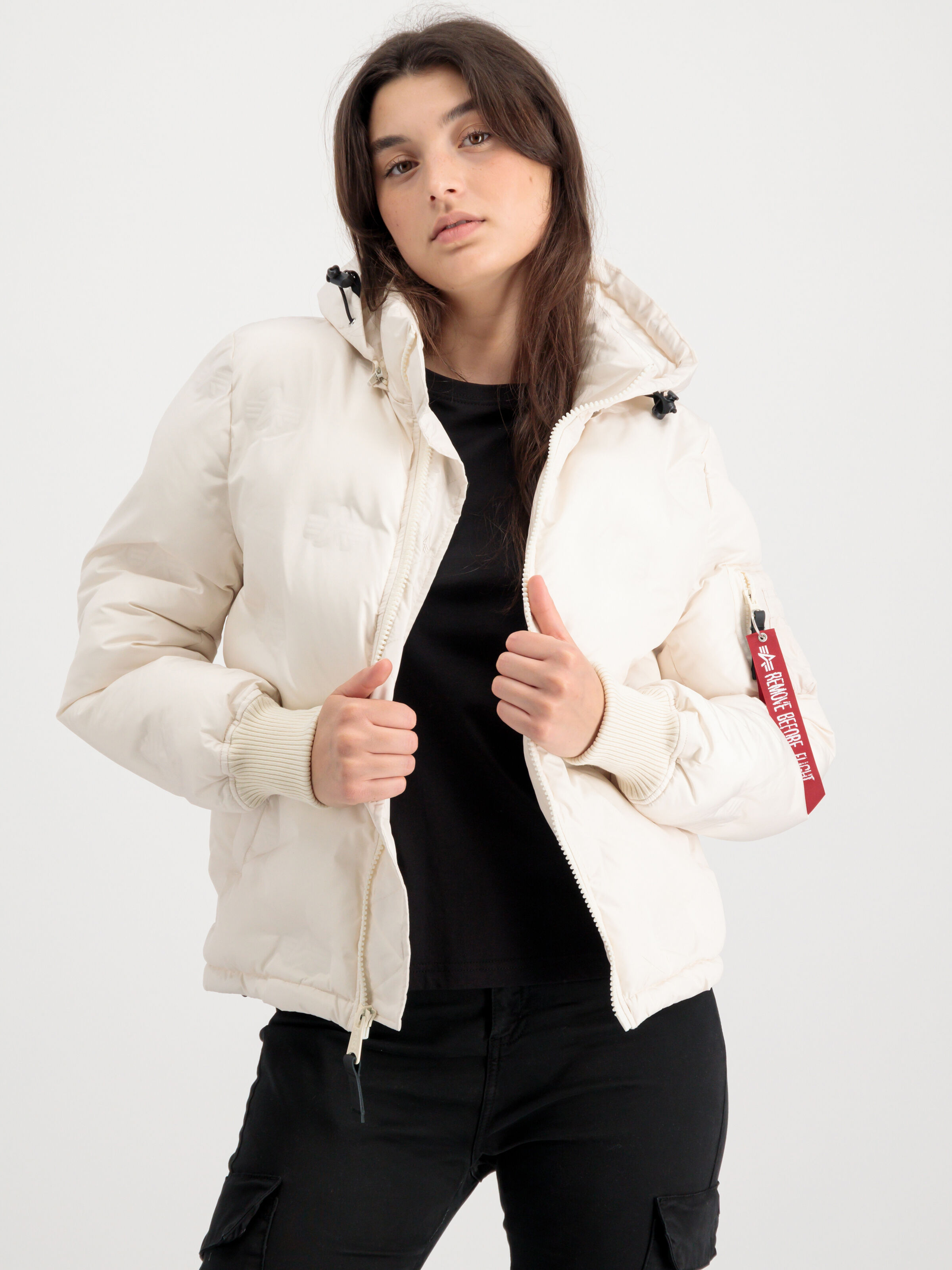 Hooded Logo Puffer Women jet stream white 108005_578_alpha_industries_hooded_logo_puffer_wmn_001_182968