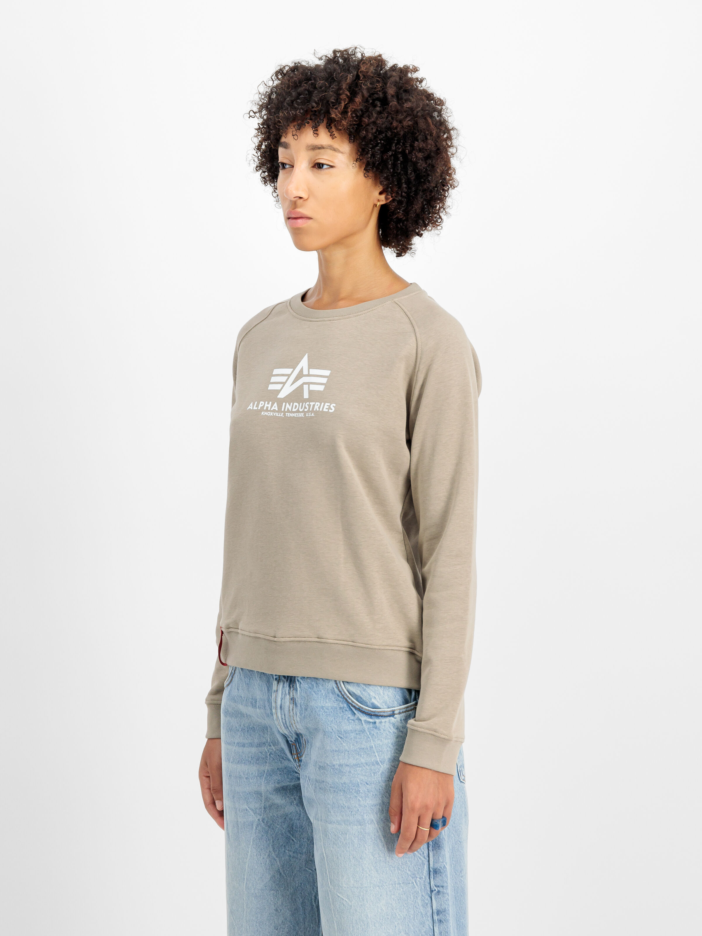 New Basic Big Logo Sweatshirt Women  vintage sand 196031_679_2_model_00003_112634