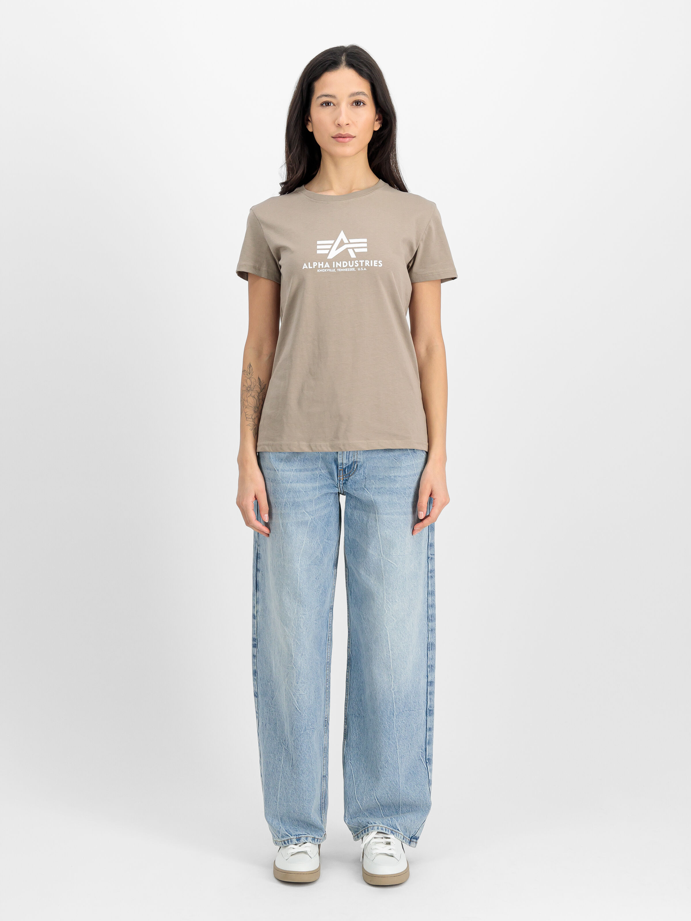 New Basic Big Logo T-Shirt Women vintage sand 196051_679_2_model_00001_154544