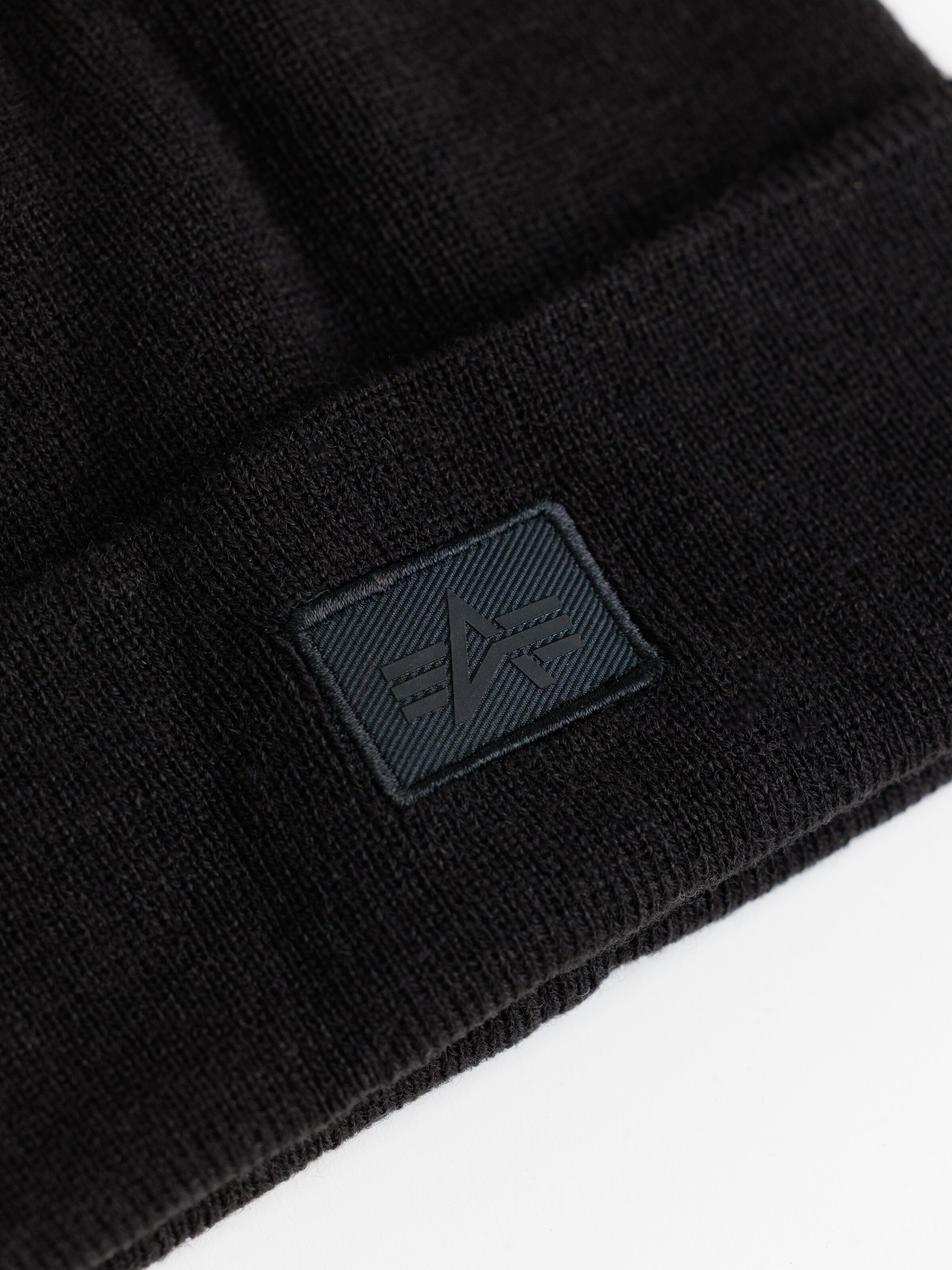 Essential Beanie black 148908_03_3_detail_00001_99939