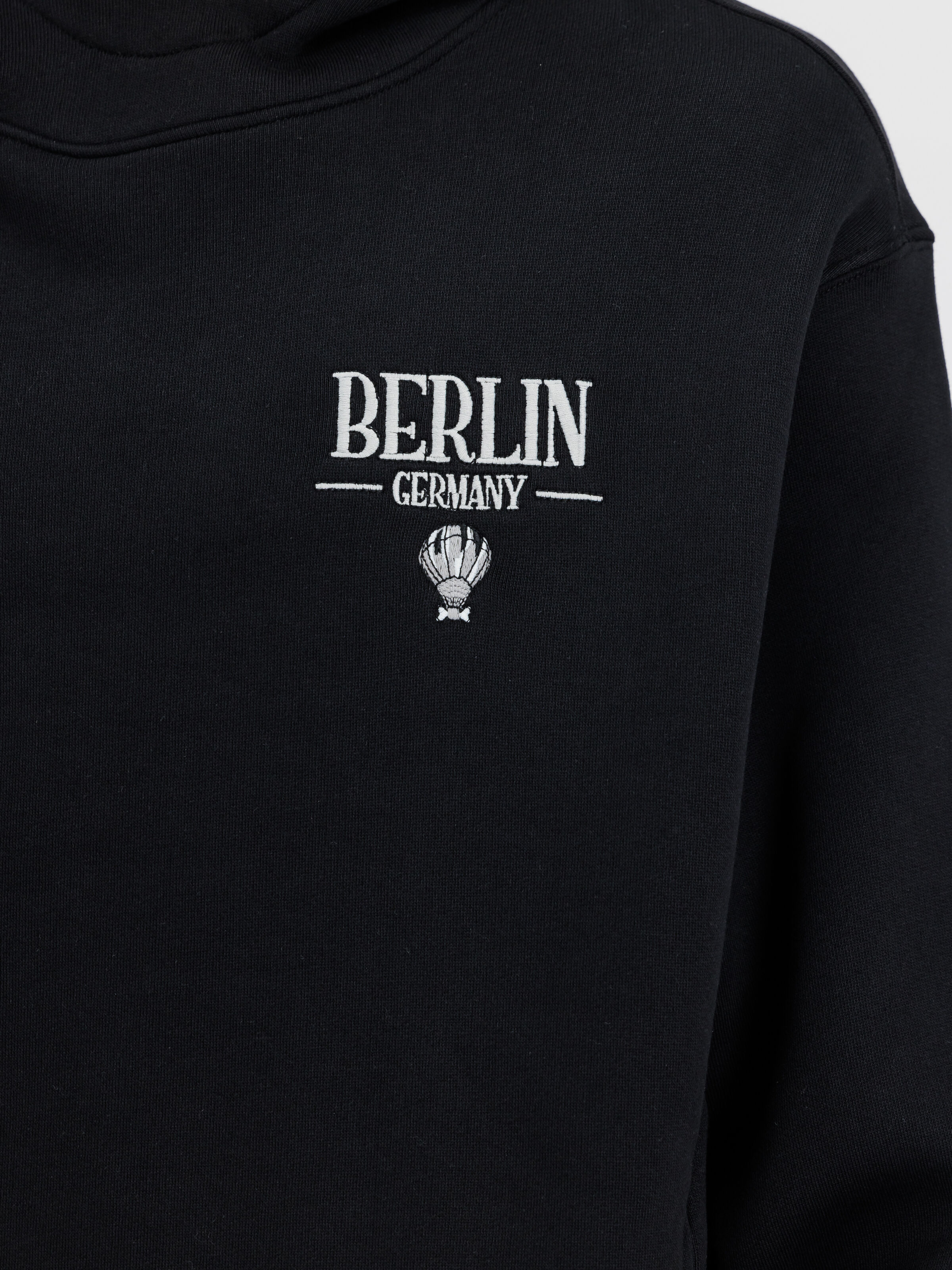 Berlin Candy Bomber Backprint Hoodie black 148340_03_3_detail_00001_107981