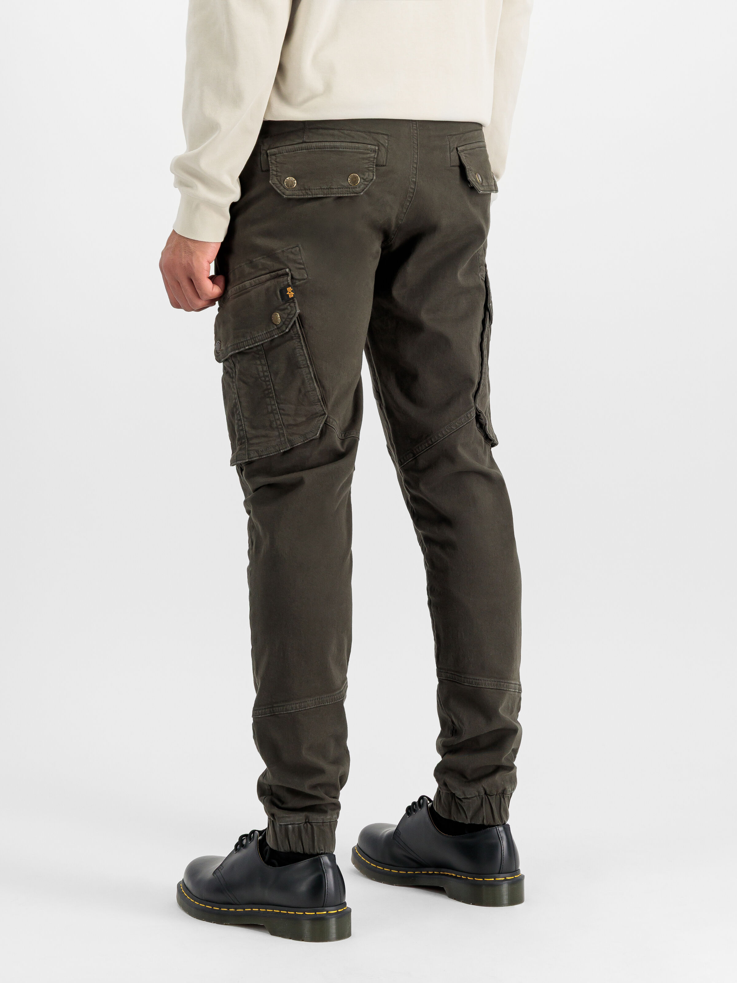 Combat Pant black olive 126215_413_2_model_00003_217913