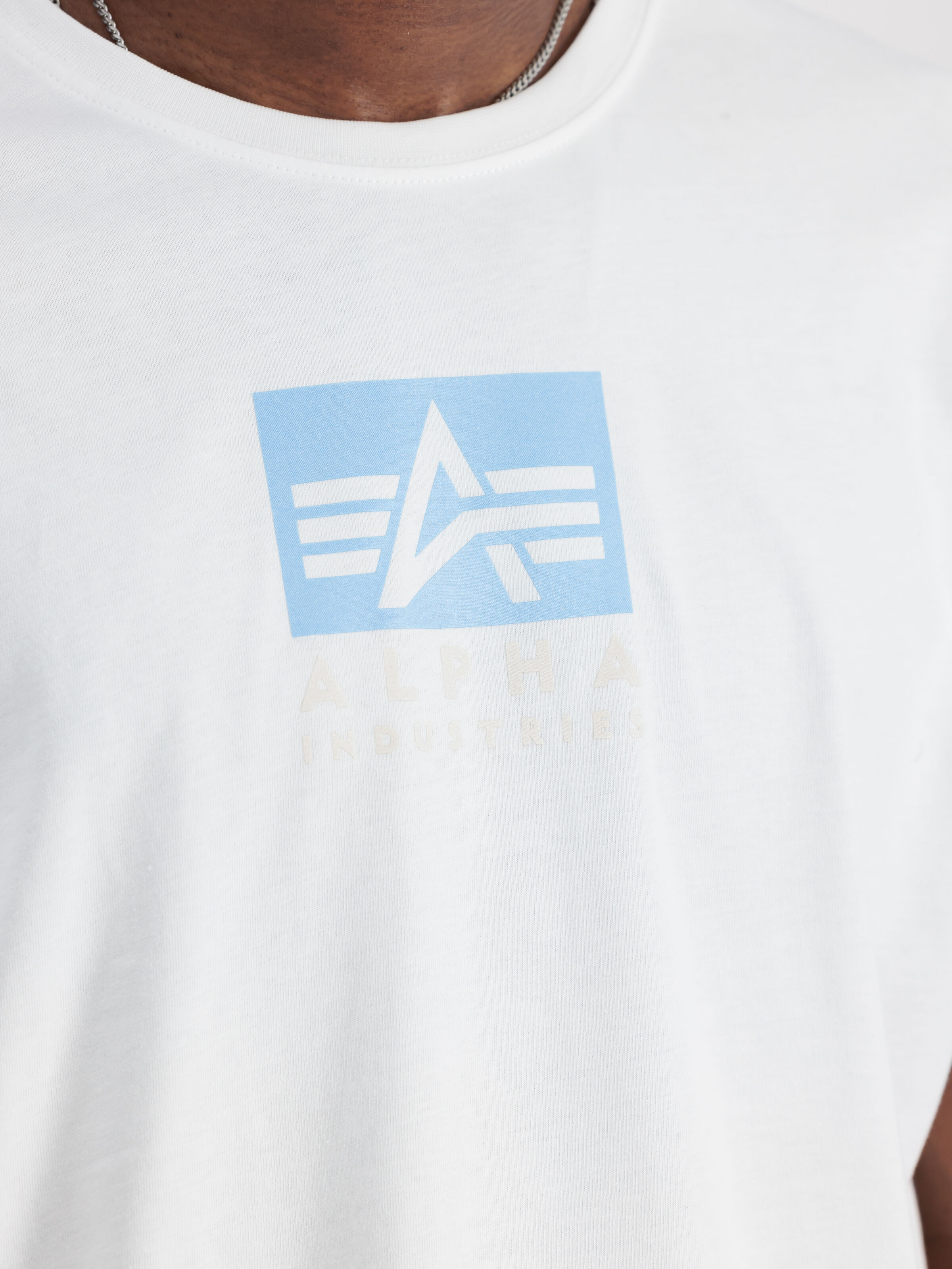 Satin Logo T-Shirt white 148513_09_3_detail_00001_111372