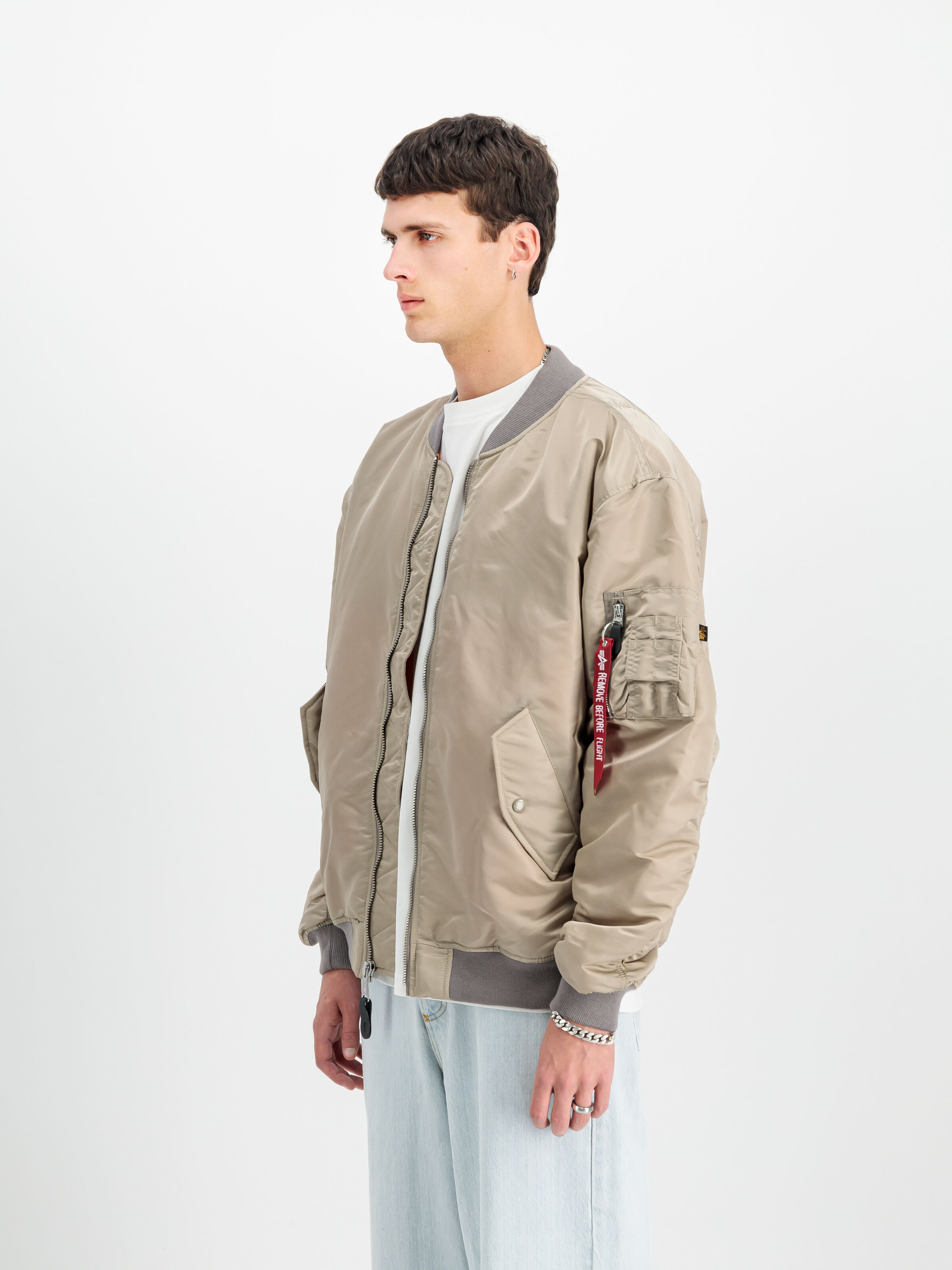 MA-1 CS Bomber Jacket vintage sand 136136_679_2_model_00003_122337