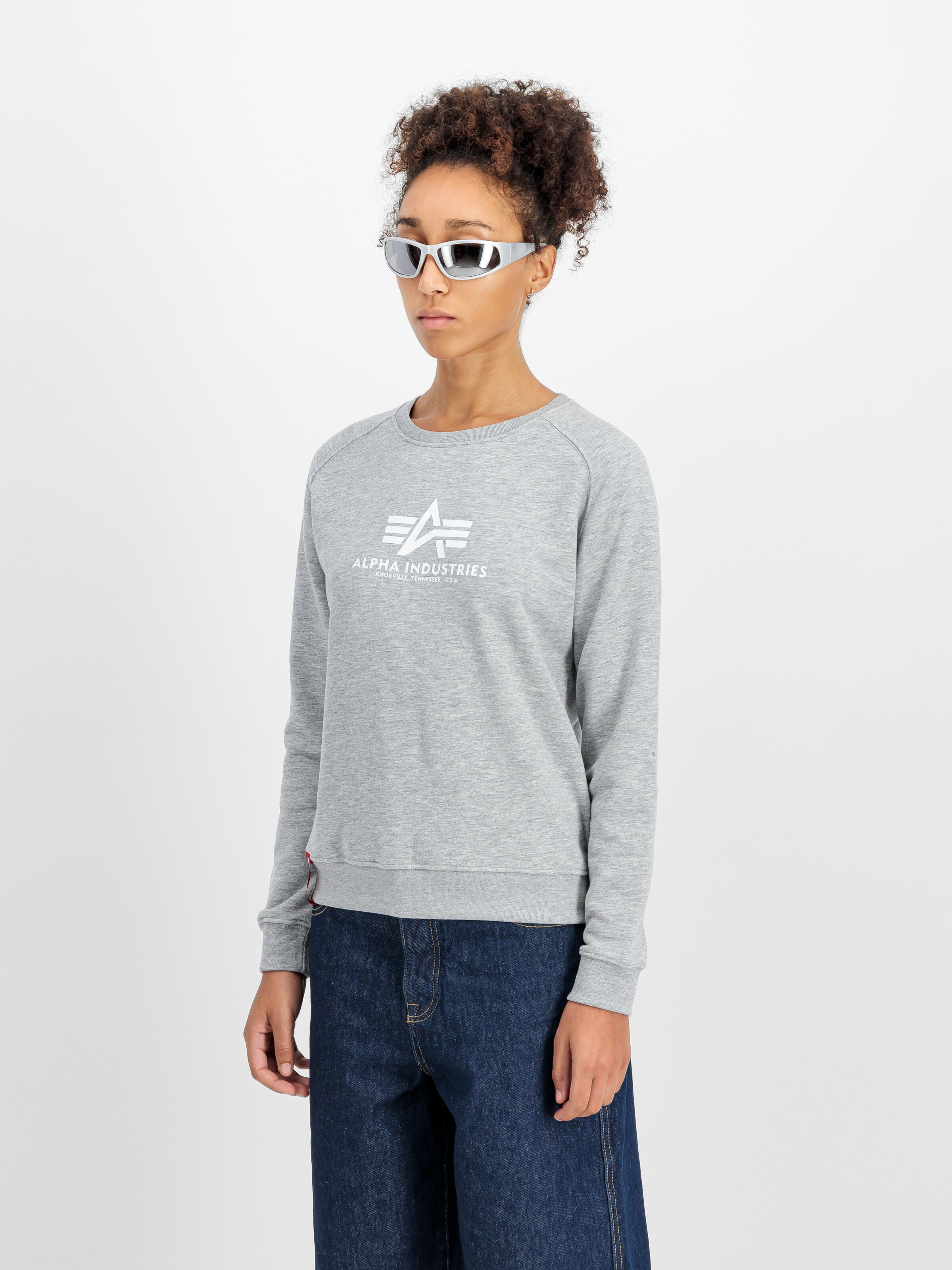 New Basic Big Logo Sweatshirt Women  grey heather 196031_17_2_model_00003_112564