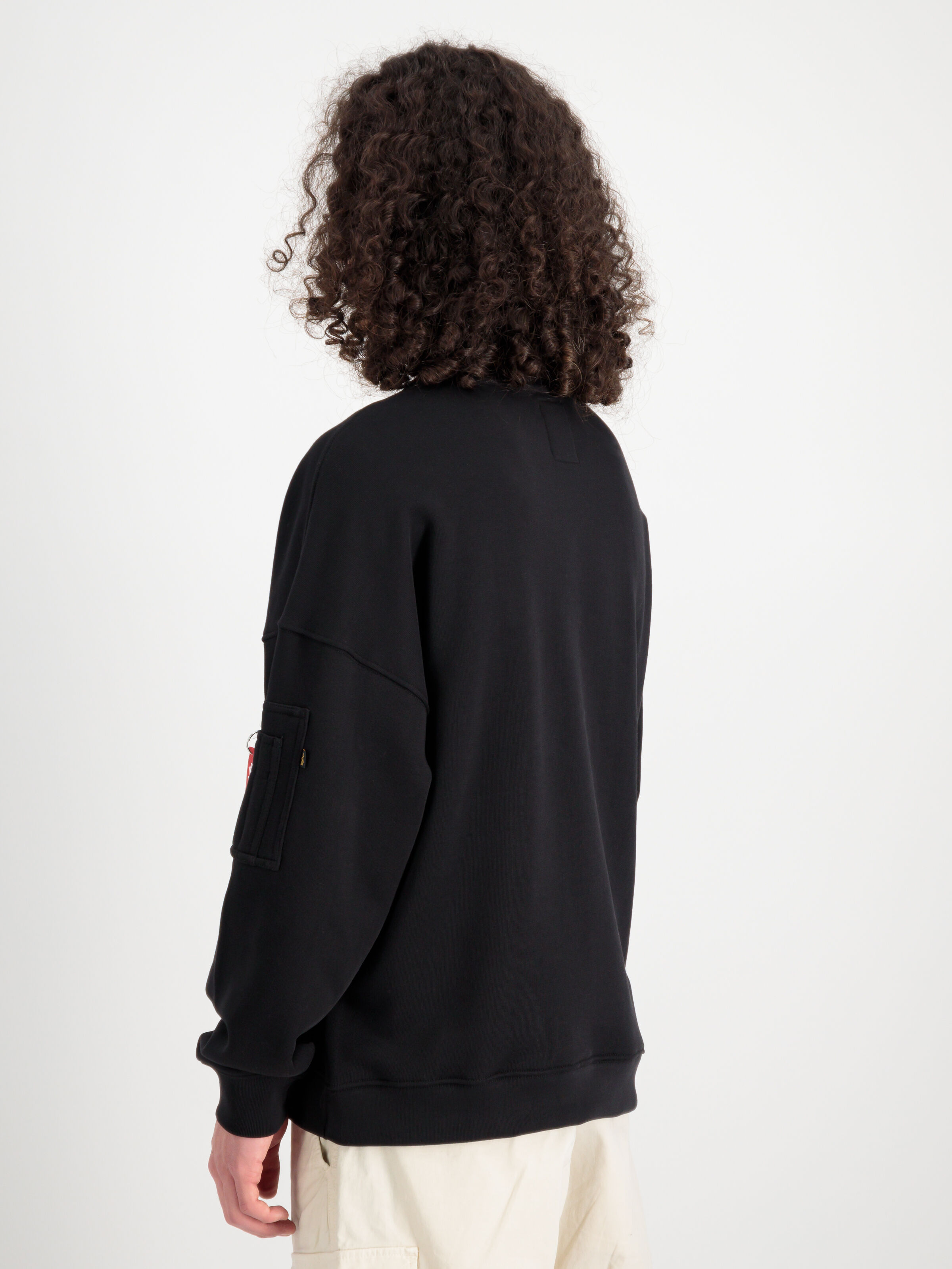 Alpha Essentials Rubber Logo Sweatshirt black 146303_03_2_model_00004_99154