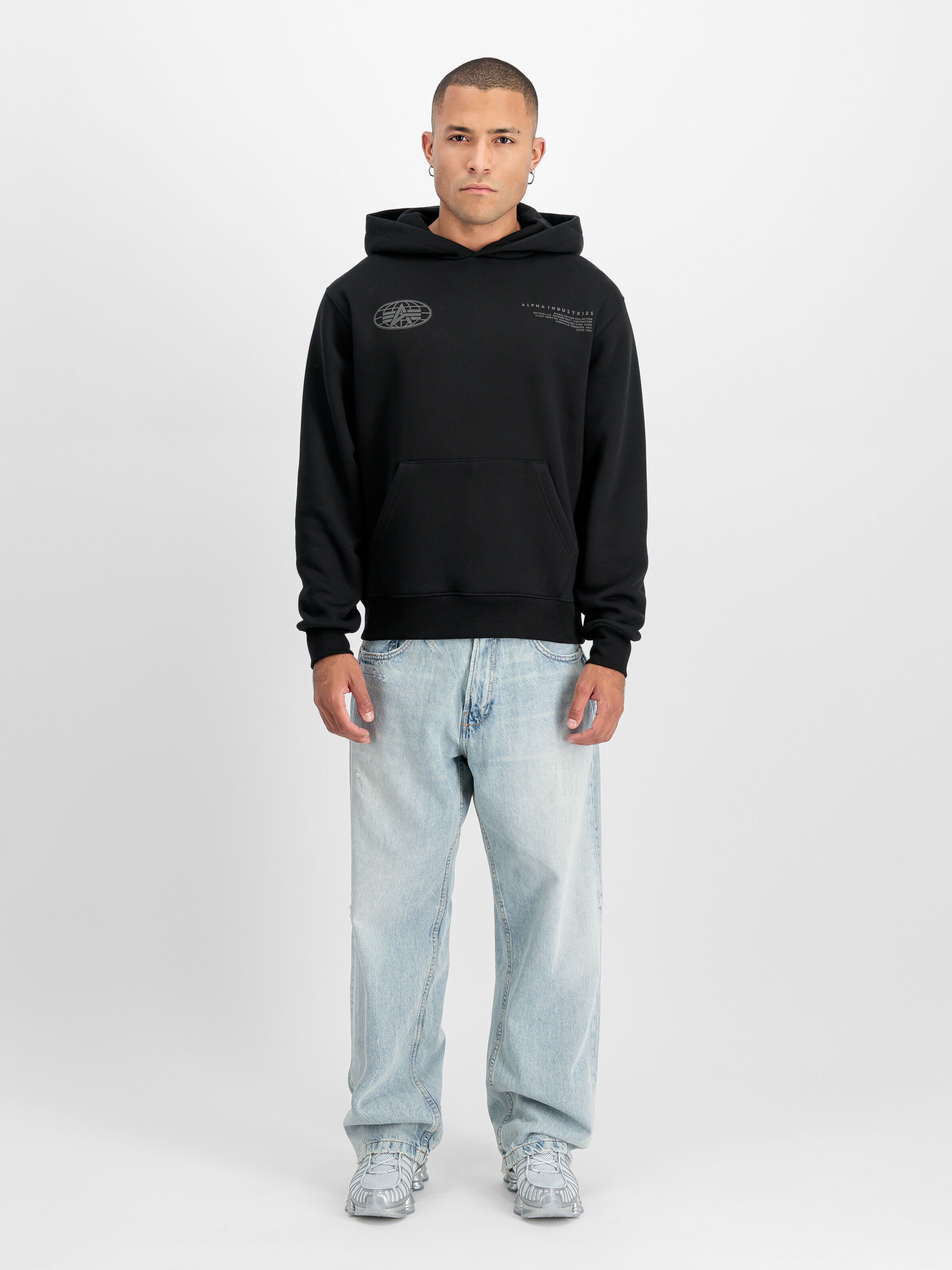 World Logo Backprint Hoodie black 258337_03_2_model_00001_210119