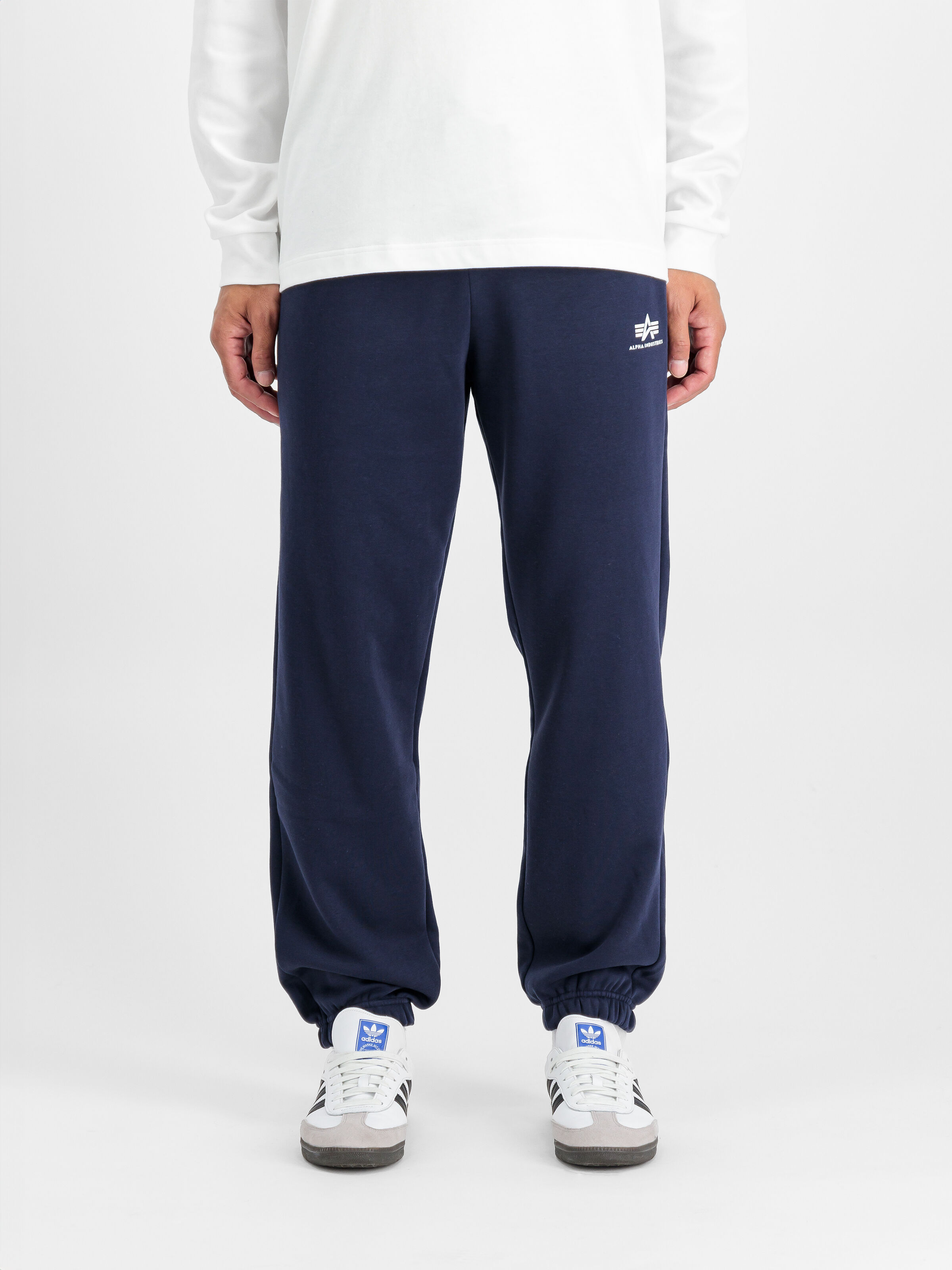 Basic Small Logo II Jogger ultra navy 156370_697_2_model_00003_118079
