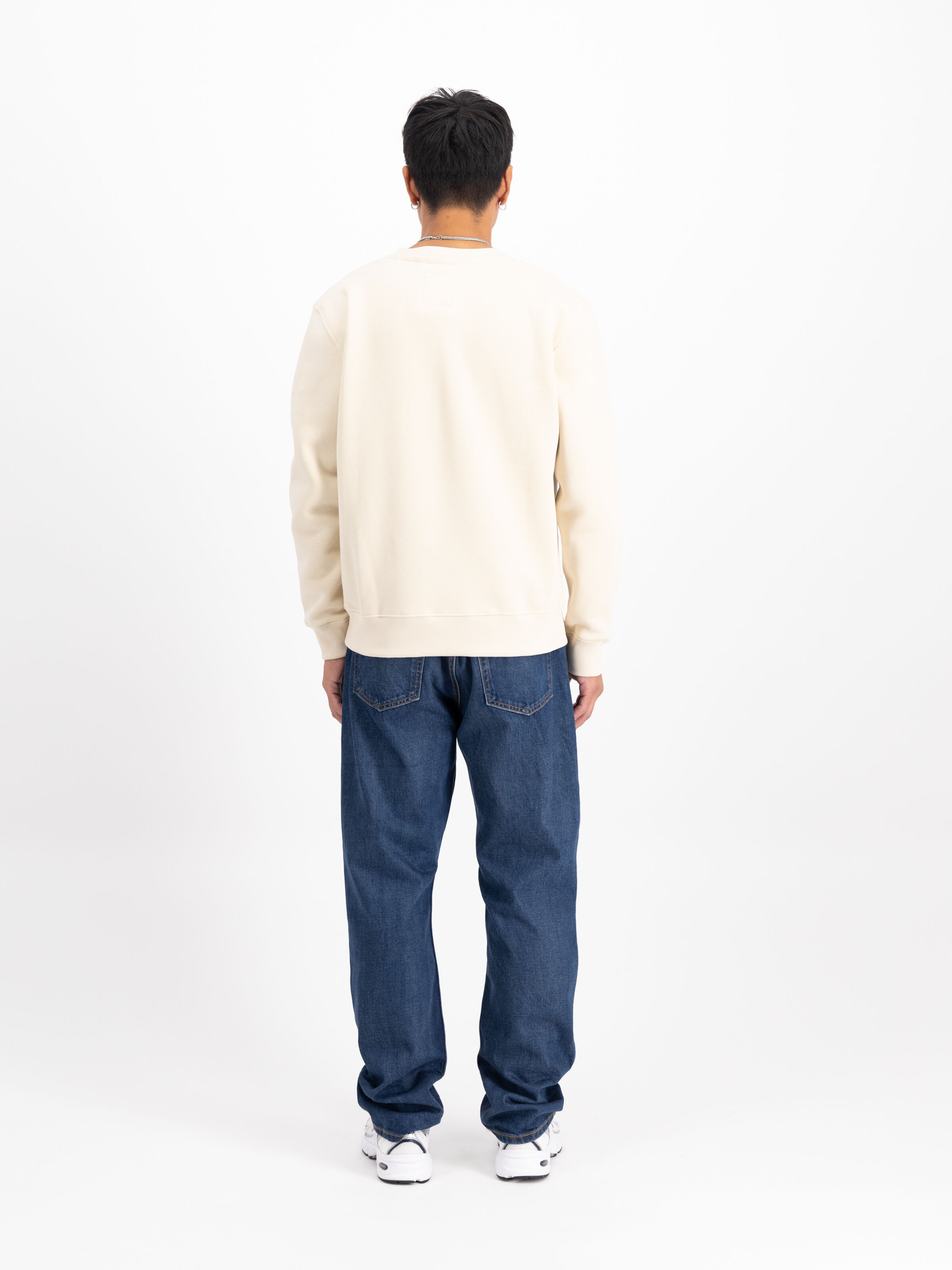 Basic Small Logo Sweatshirt vintage white 188307_300_2_model_00002_117701