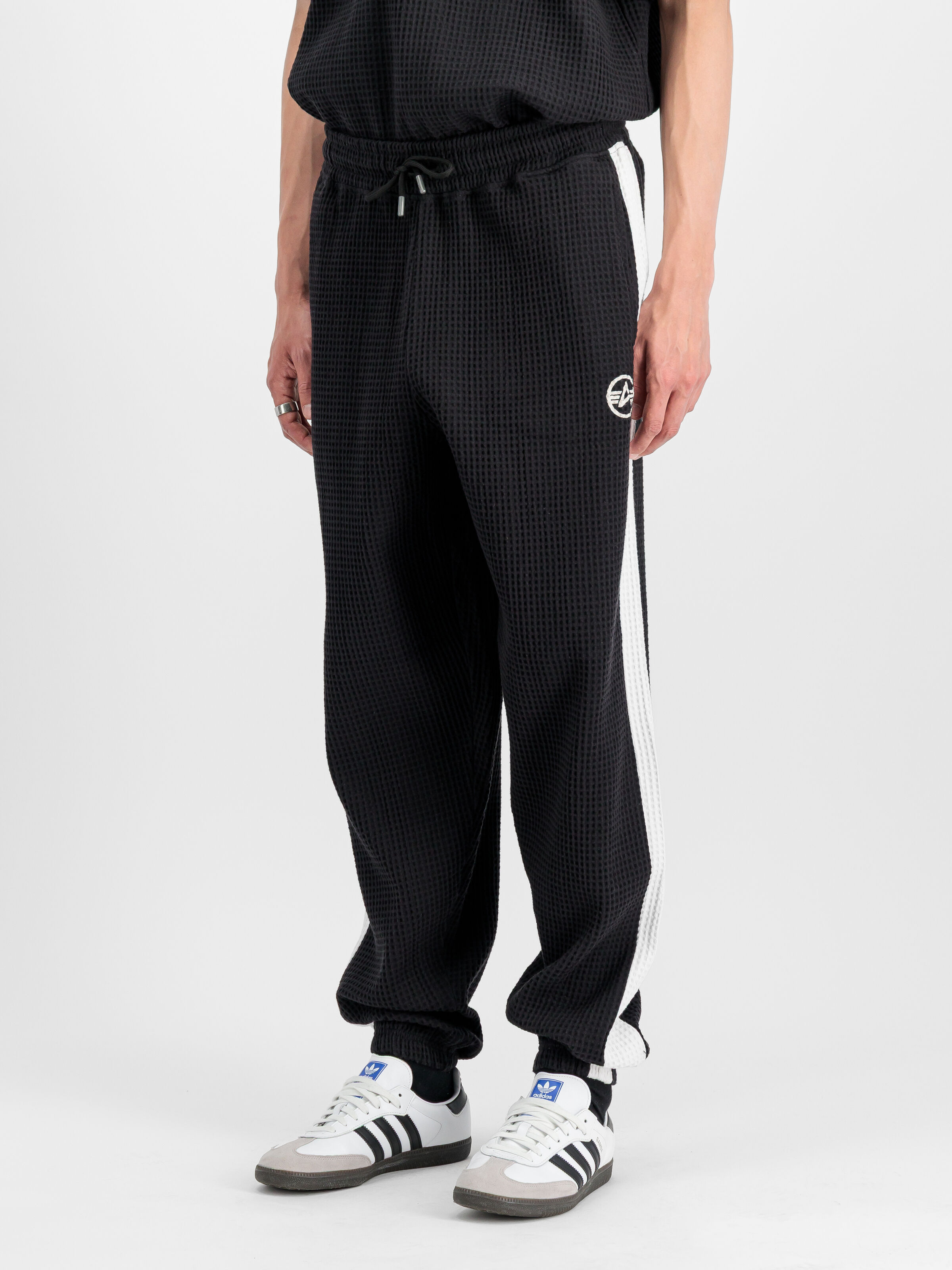 Studio Waffle Jogger black 258360_03_2_model_00002_172827.jpg