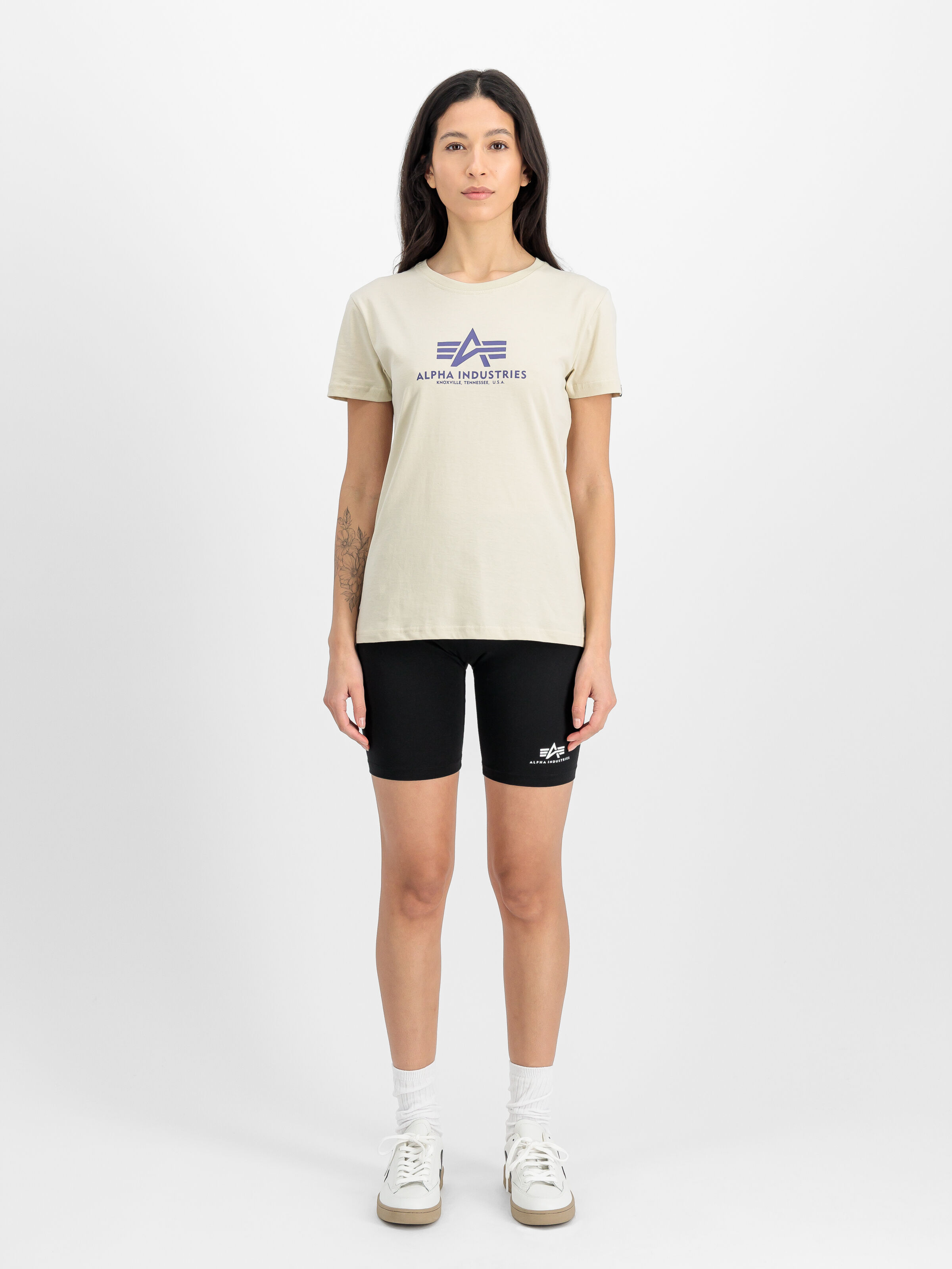 New Basic Big Logo T-Shirt Women vintage white 196051_300_2_model_00001_155049