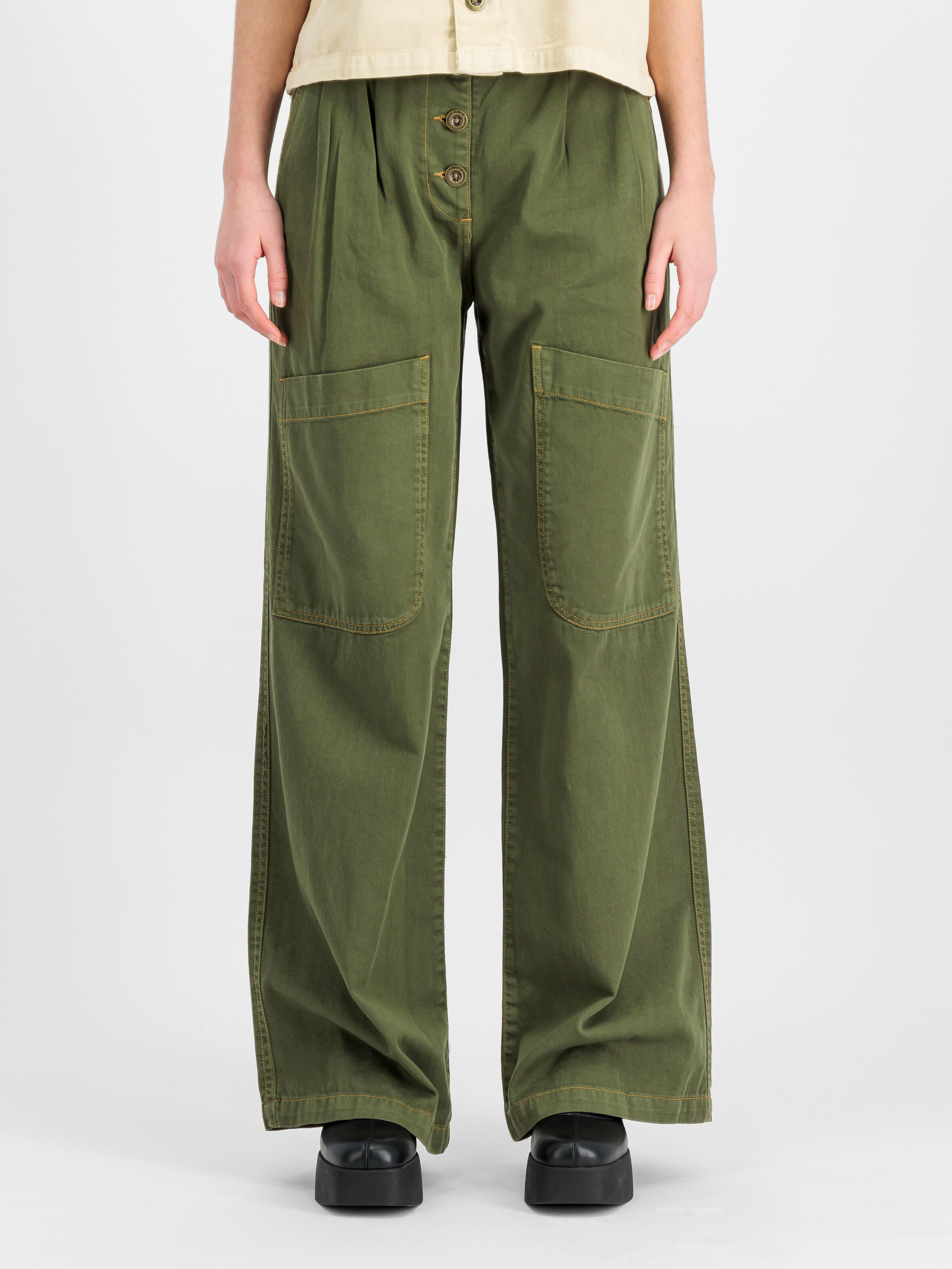 Sailor Pant Women dark olive 156025_142_2_model_00003_144700.jpg