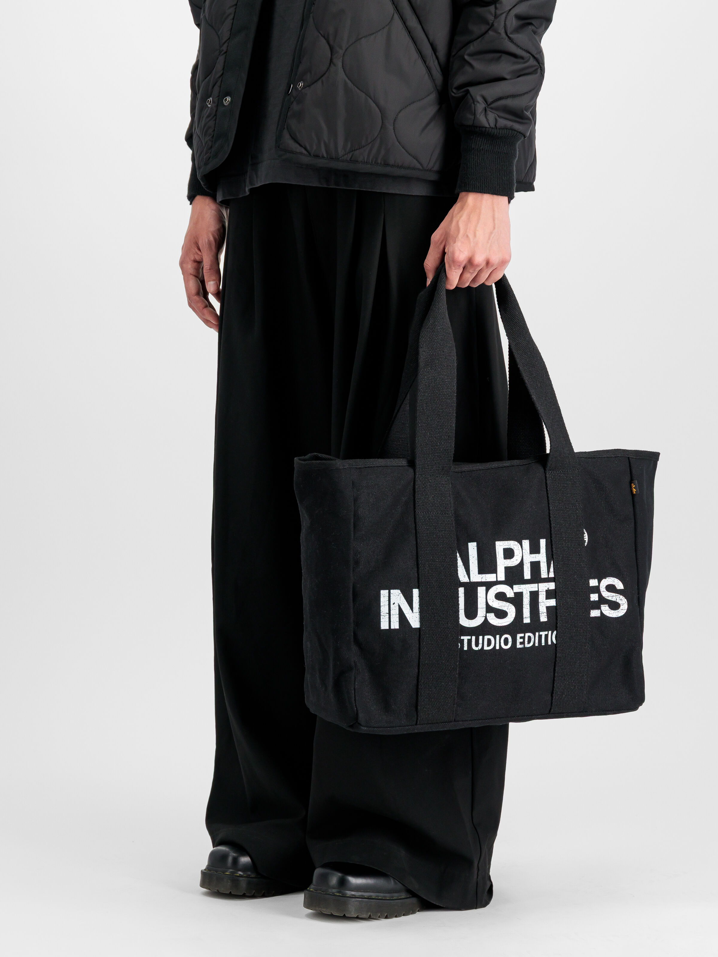 Studio Tote Large Bag black 258948_03_2_model_00001_172732