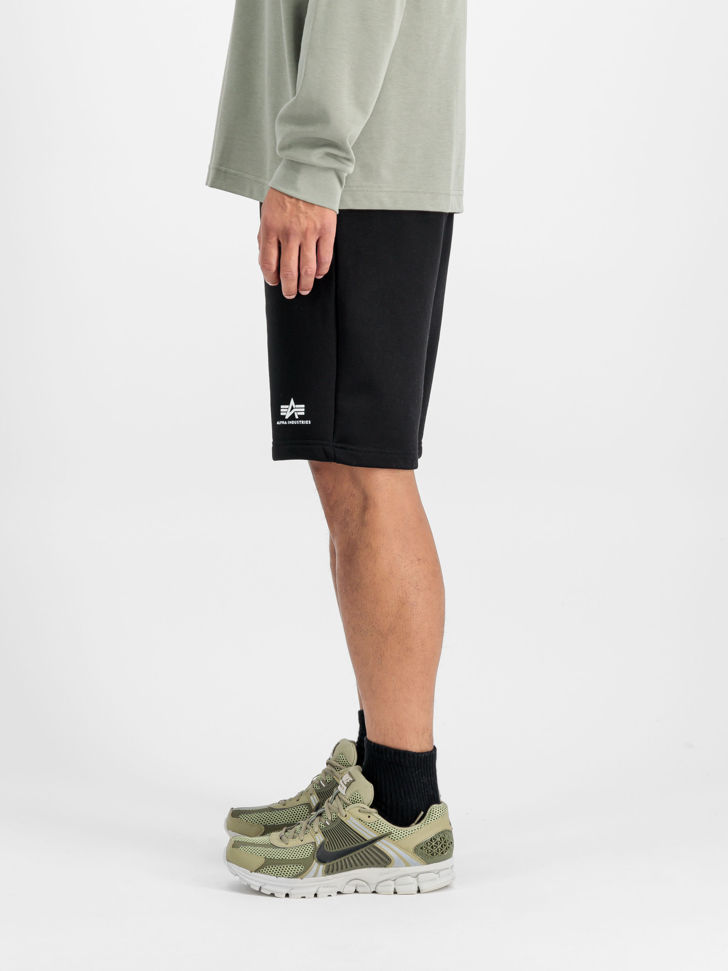Basic Small Logo II Short black 156367_03_2_model_00004_118191