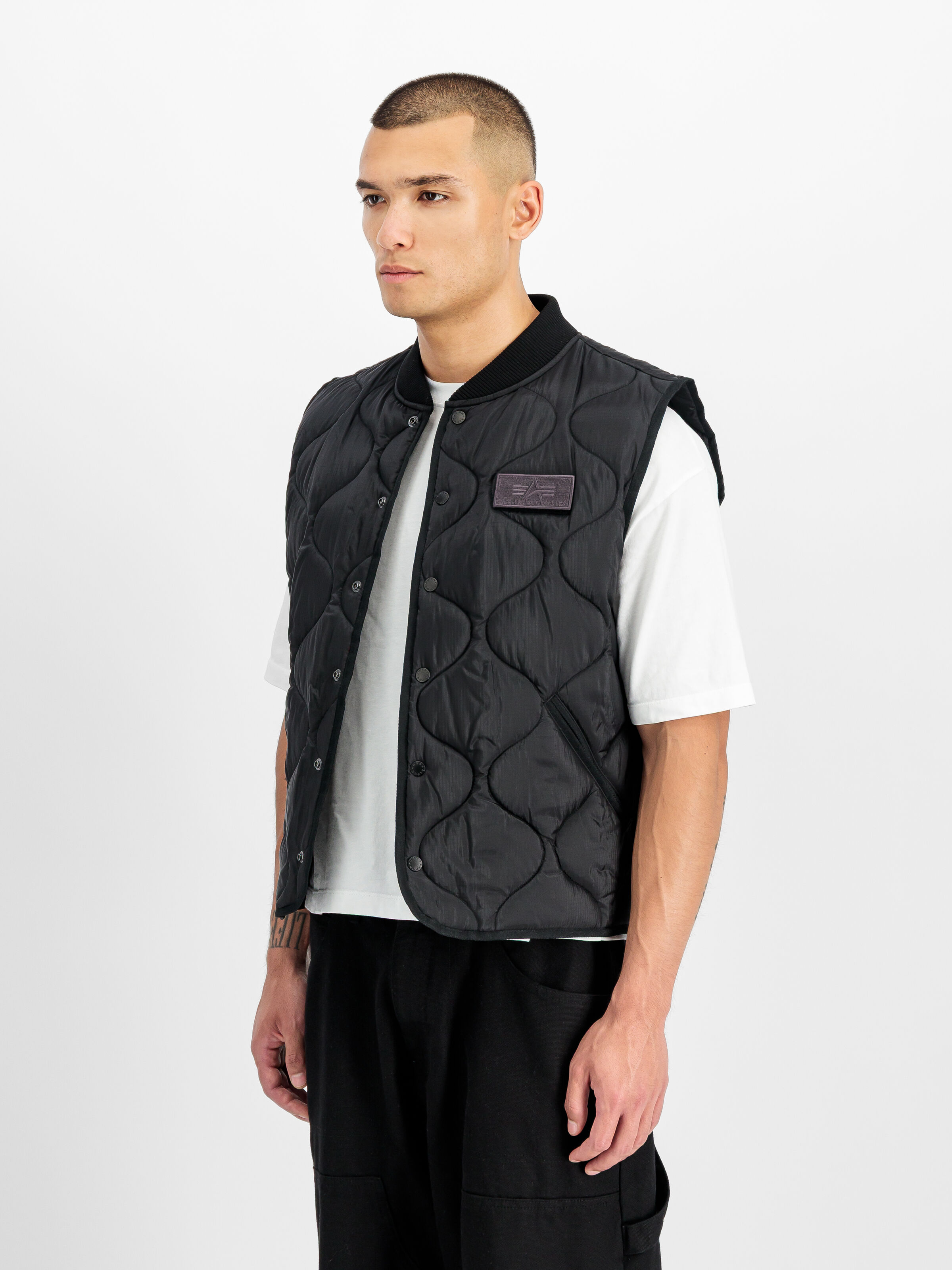 Q-1 Vest black 266107_03_2_model_00002_214144