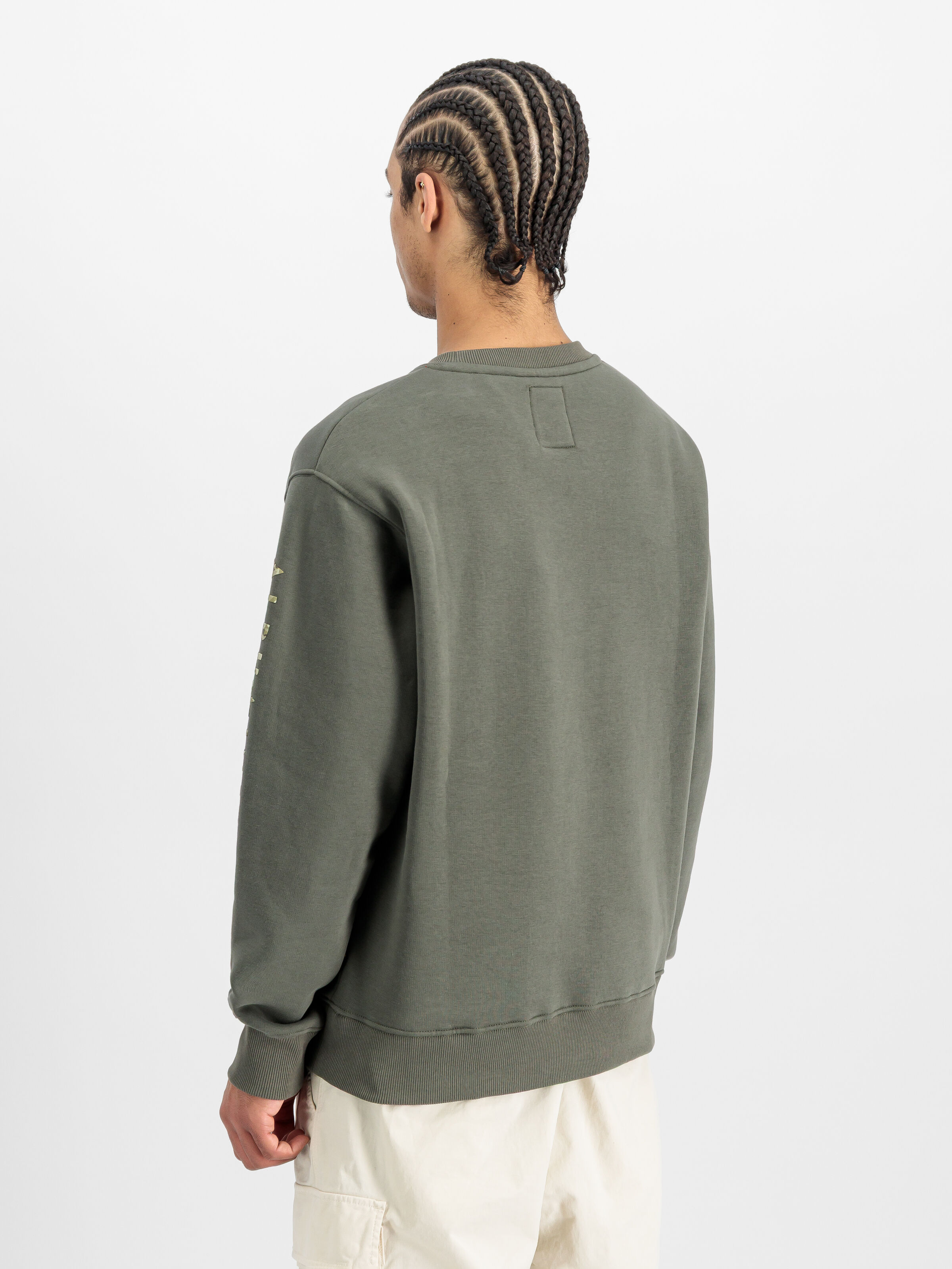 Camo Sleeve Sweatshirt dark olive 156306_142_2_model_00003_167168